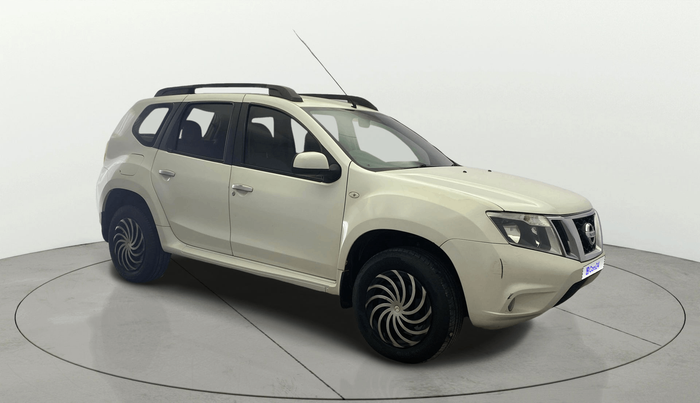 2013 Nissan Terrano XL D THP 110 PS, Diesel, Manual, 1,42,835 km, Right Front Diagonal