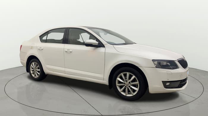 2015 Skoda Octavia STYLE PLUS AT 1.8 TSI, Petrol, Automatic, 1,08,865 km, Right Front Diagonal