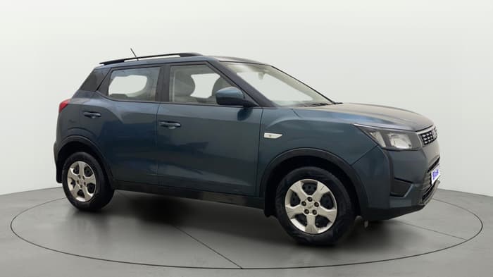 2022 Mahindra XUV300 W6 1.2 PETROL AMT, Petrol, Automatic, 63,385 km, Right Front Diagonal