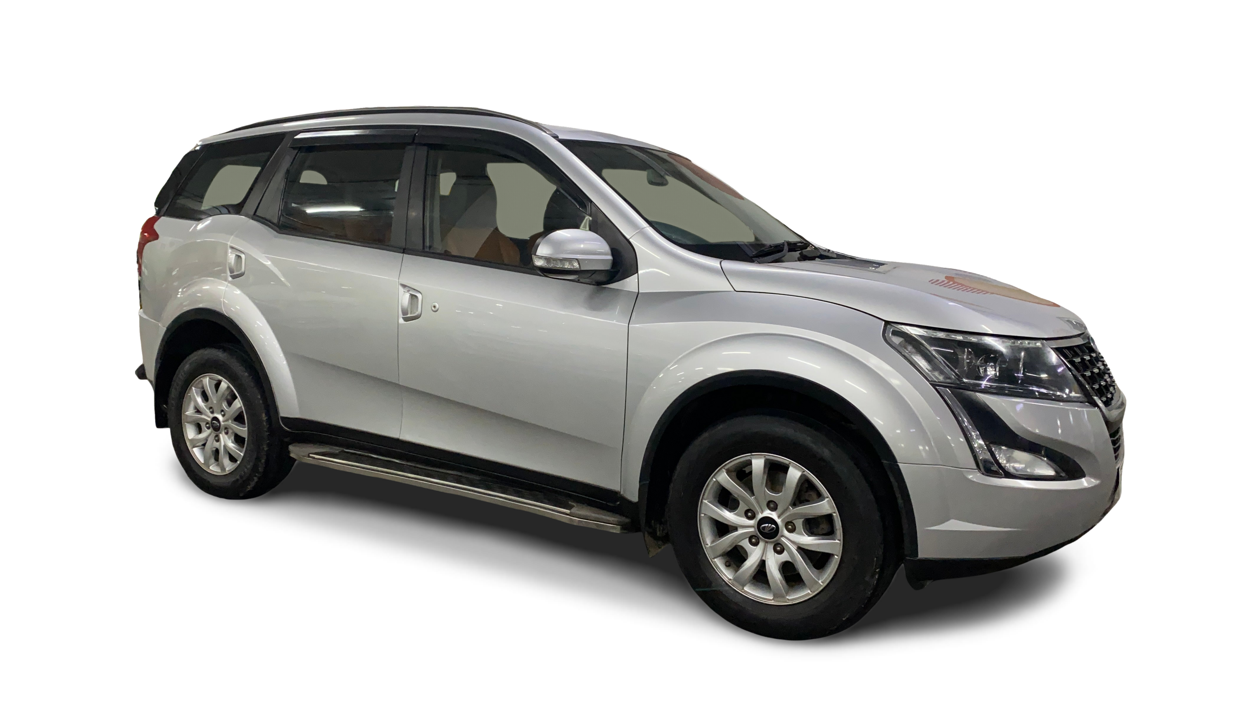 Mahindra XUV500-img