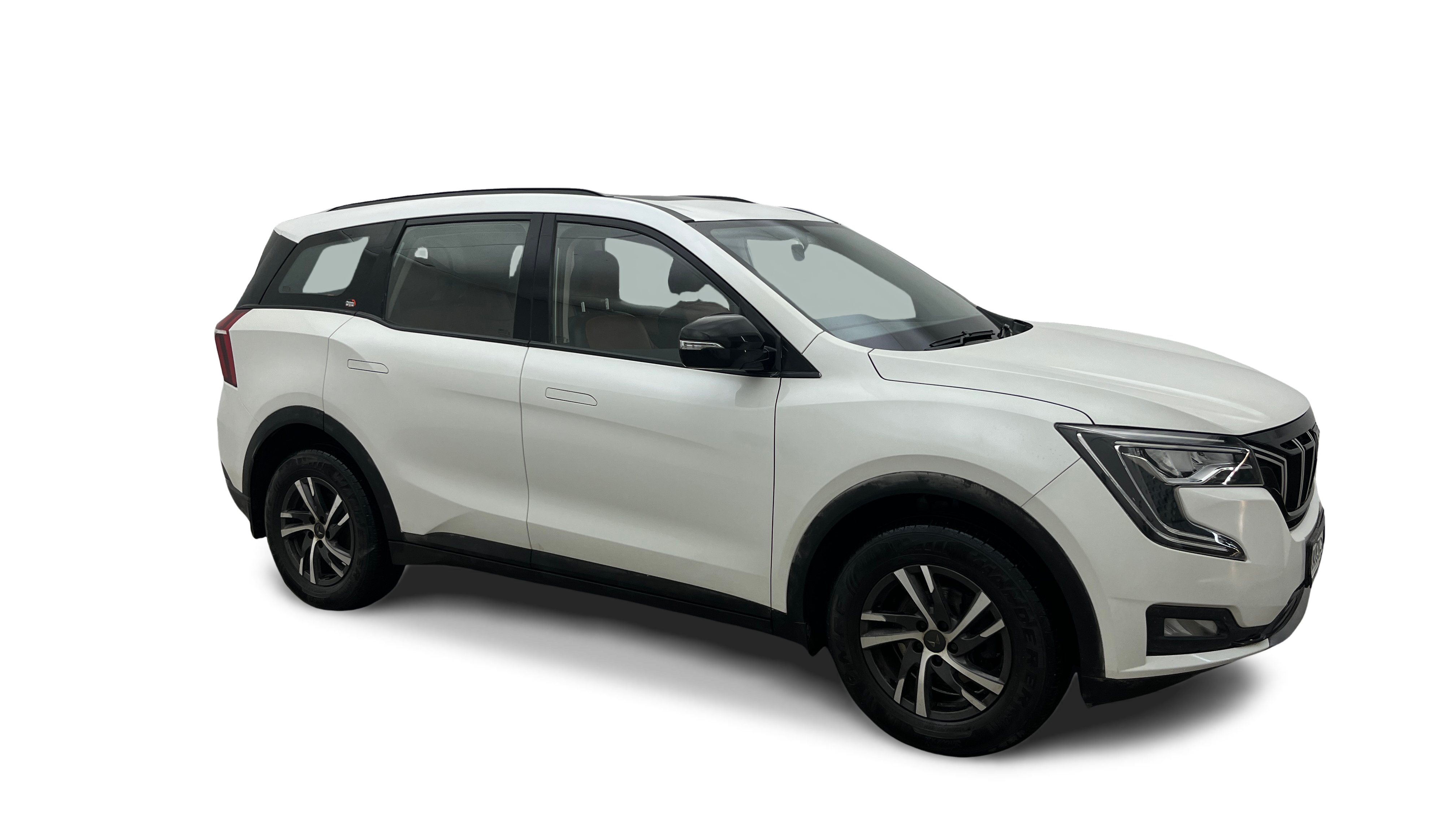 2022 Mahindra XUV700 - SUV - Petrol - Manual - ₹13.75 lakh