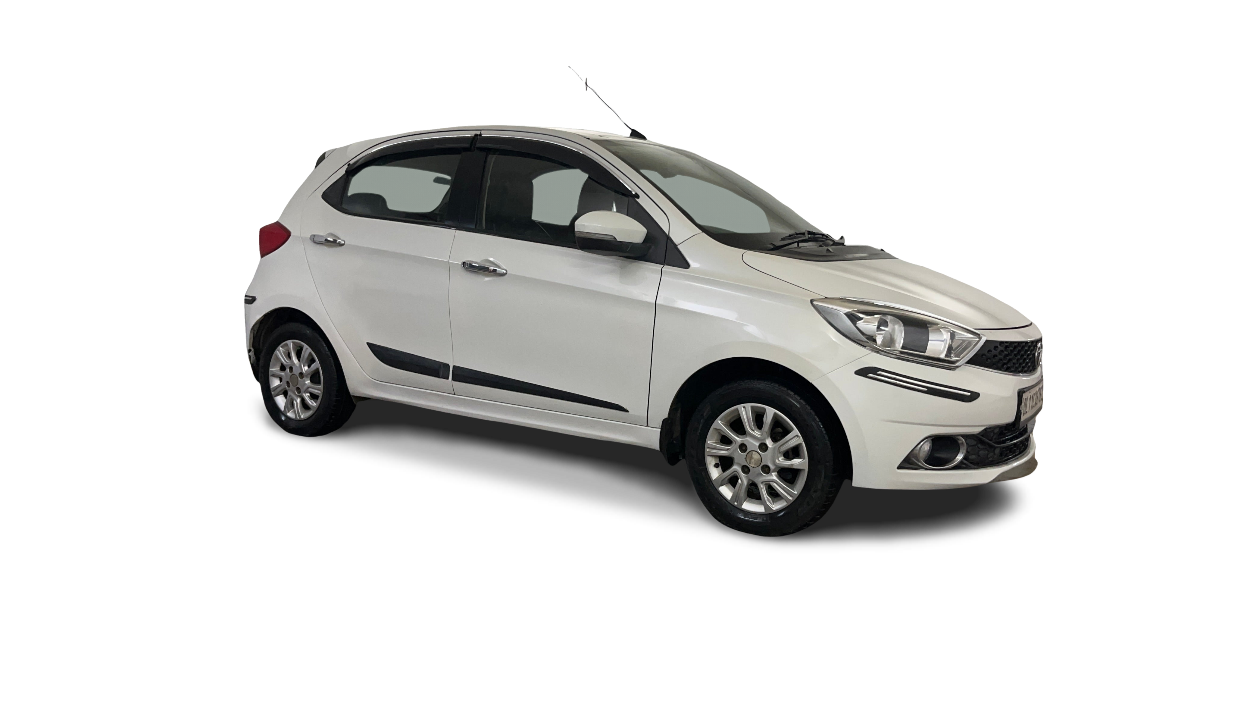 2016 Tata Tiago - Hatchback - Petrol - Manual - ₹2.50 lakh