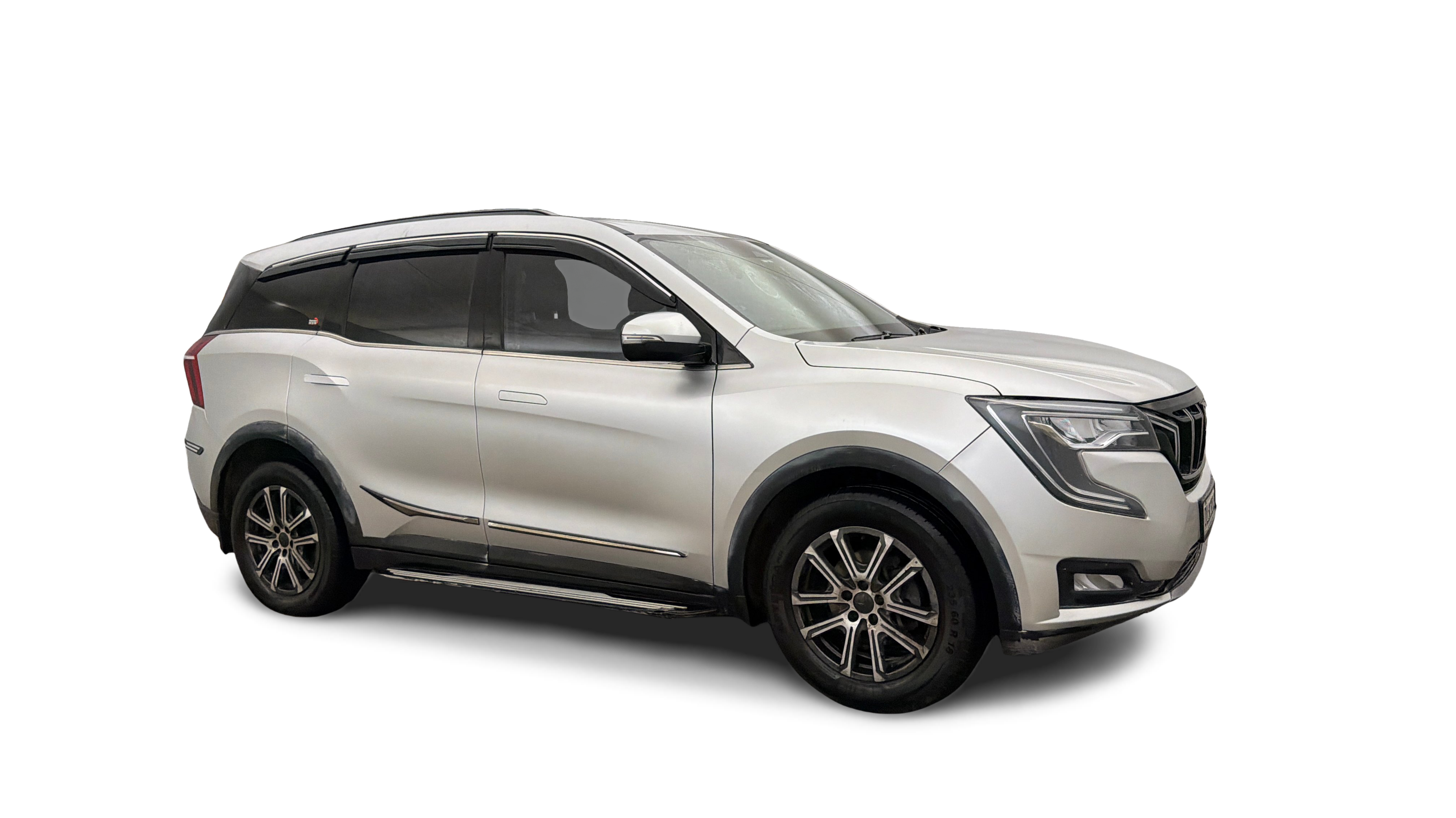 2022 Mahindra XUV700 - SUV - Petrol - Automatic - ₹13.35 lakh