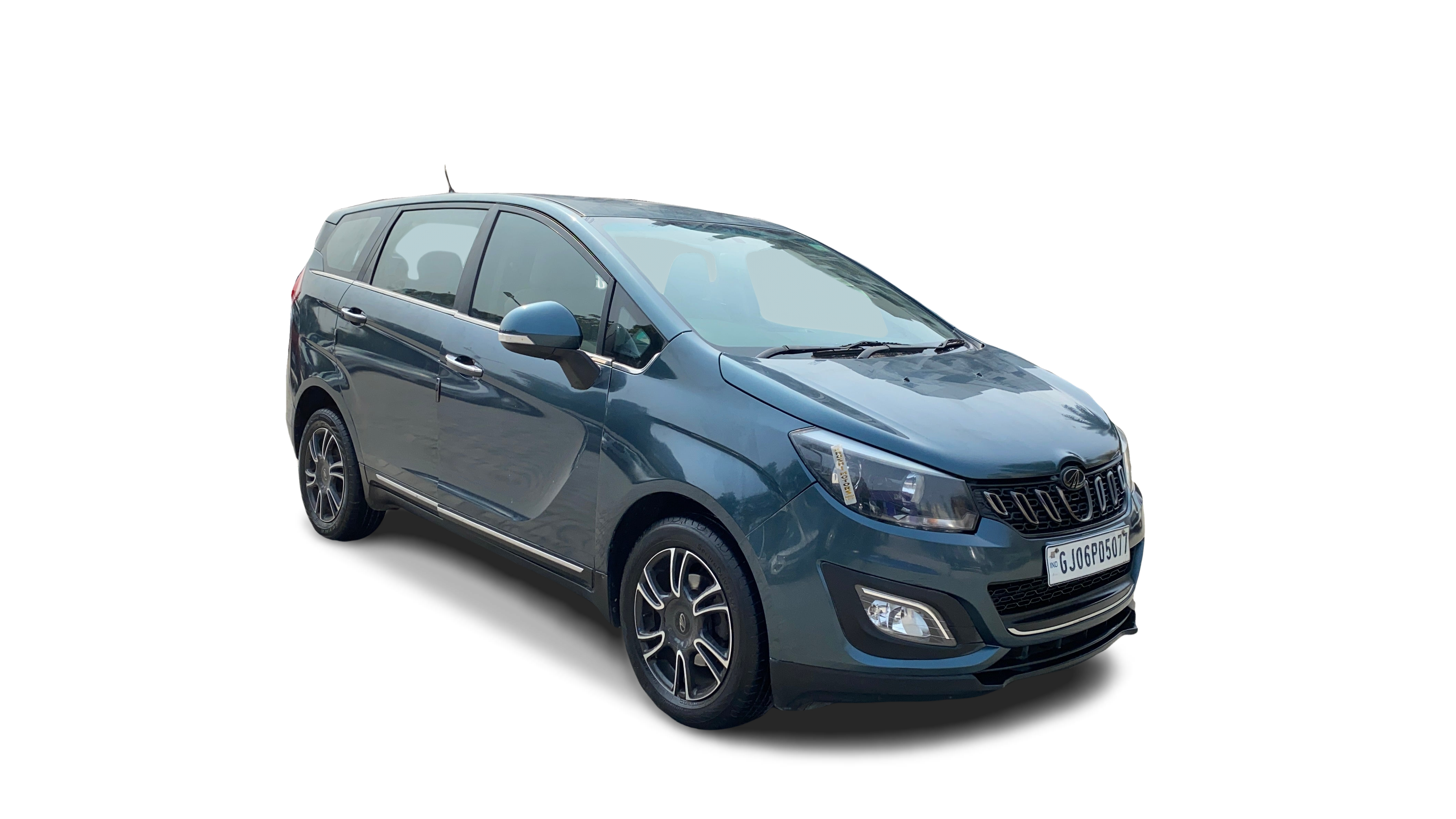 Mahindra MARAZZO-img