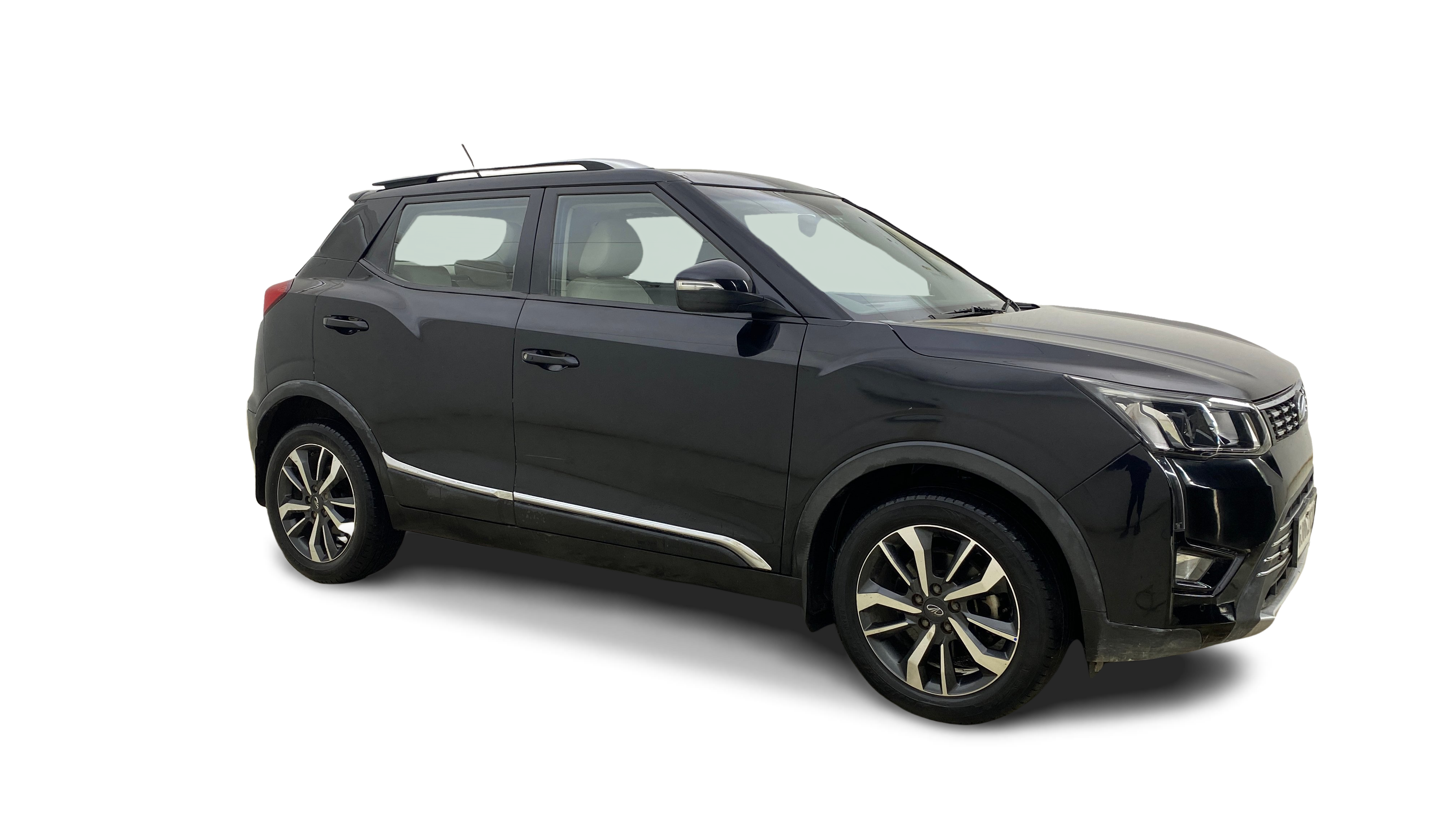 2019 Mahindra XUV300 - SUV - Petrol - Manual - ₹5.72 lakh