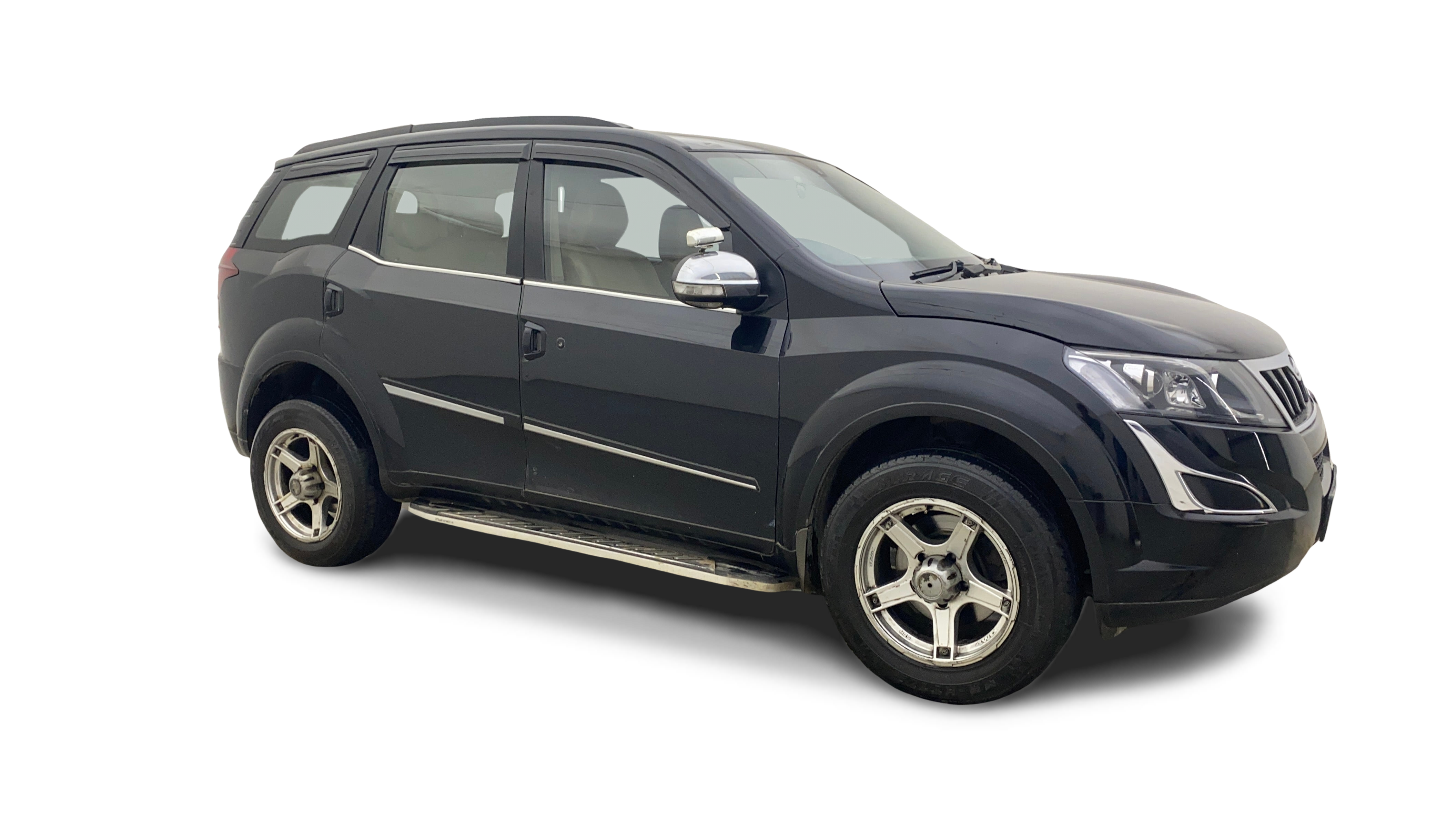 Mahindra XUV500-img