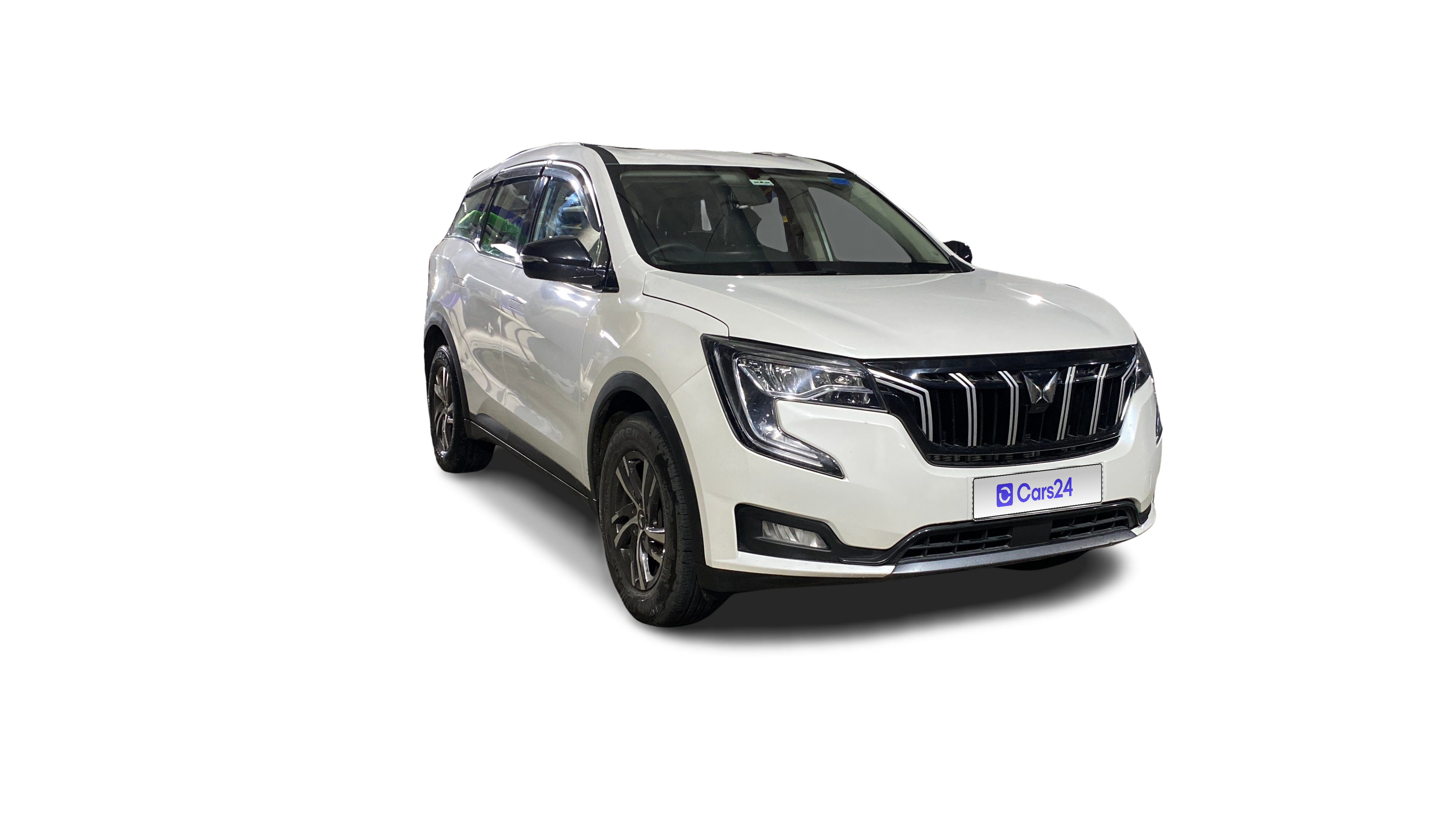 2022 Mahindra XUV700 - SUV - Petrol - Manual - ₹13.20 lakh
