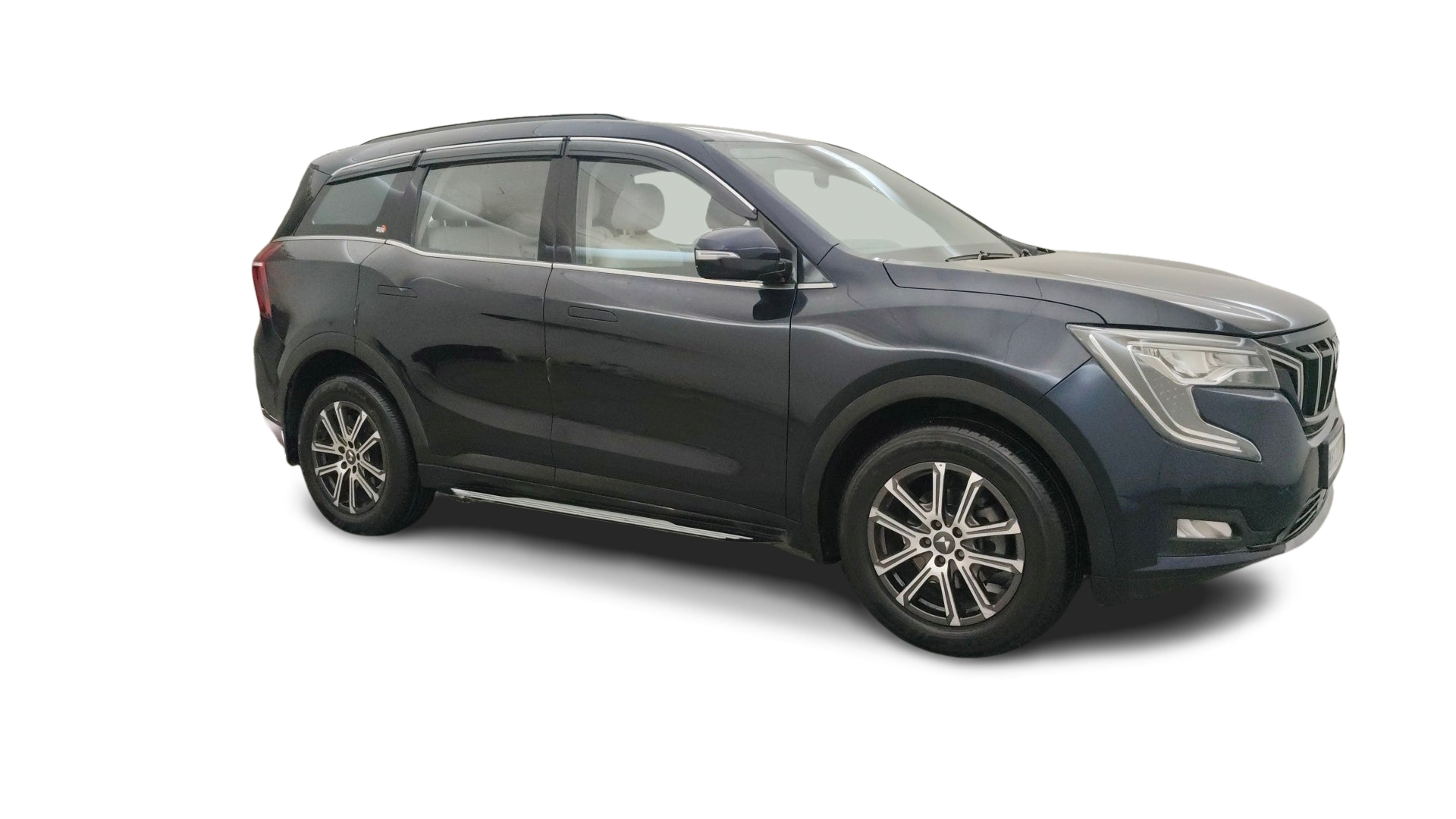 Mahindra XUV700-img