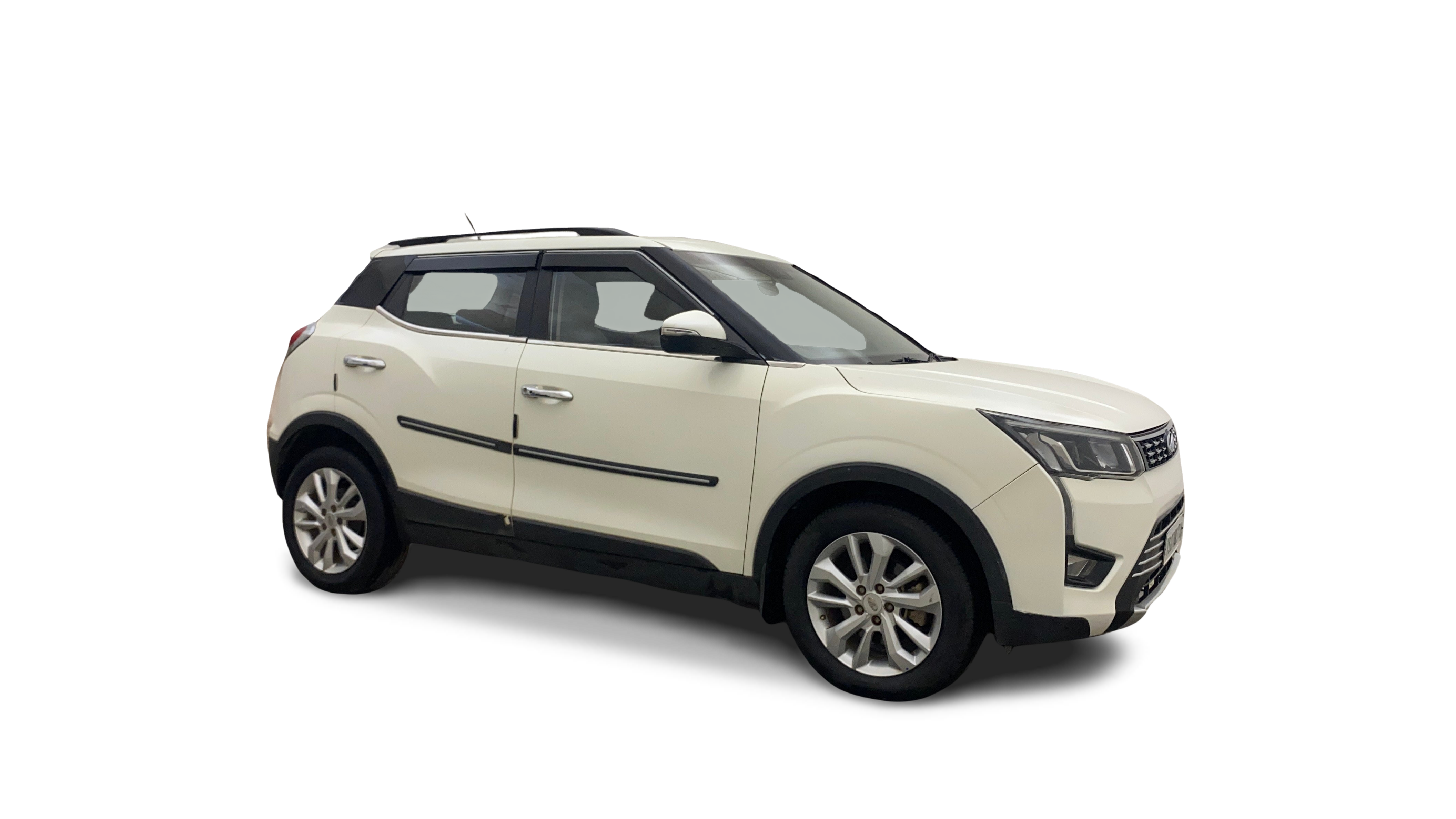 2020 Mahindra XUV300 - SUV - Diesel - Manual - ₹7.26 lakh
