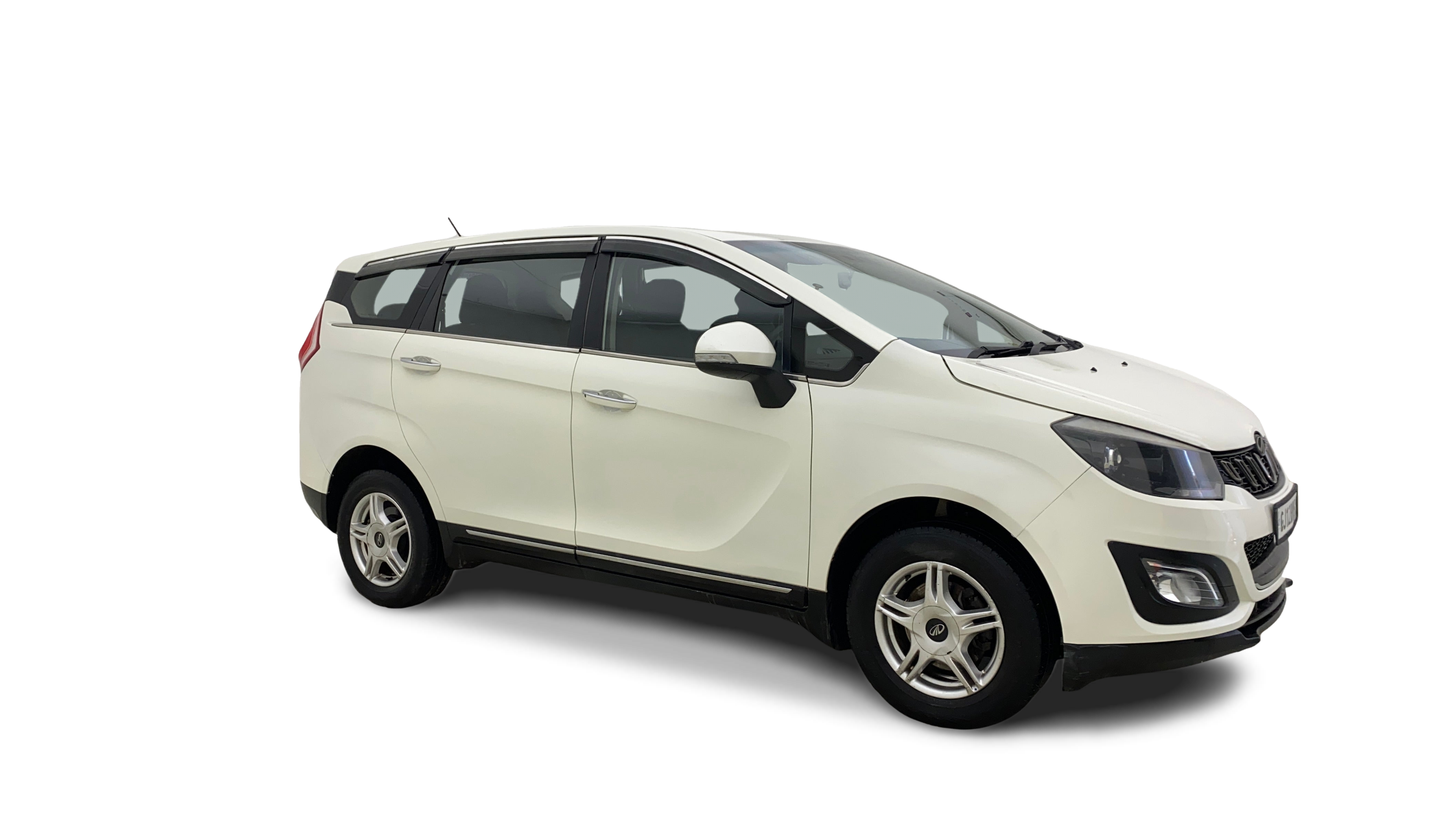 Mahindra MARAZZO-img