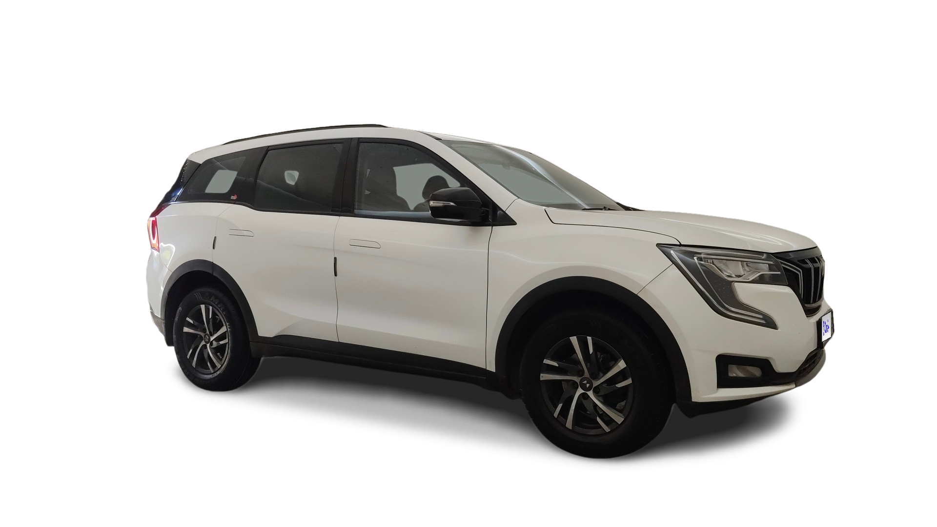 2023 Mahindra XUV700 - SUV - Petrol - Manual - ₹14.73 lakh