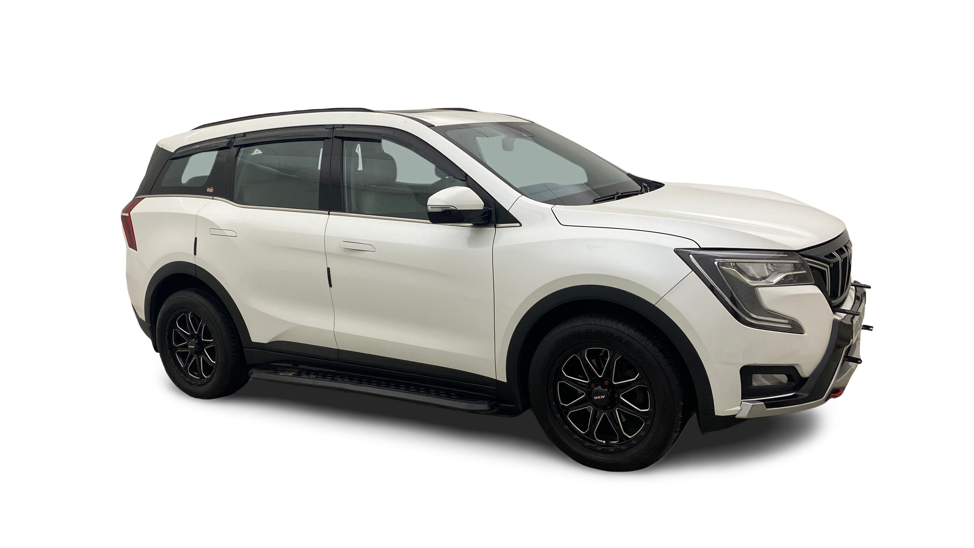 2022 Mahindra XUV700 - SUV - Petrol - Automatic - ₹17.30 lakh