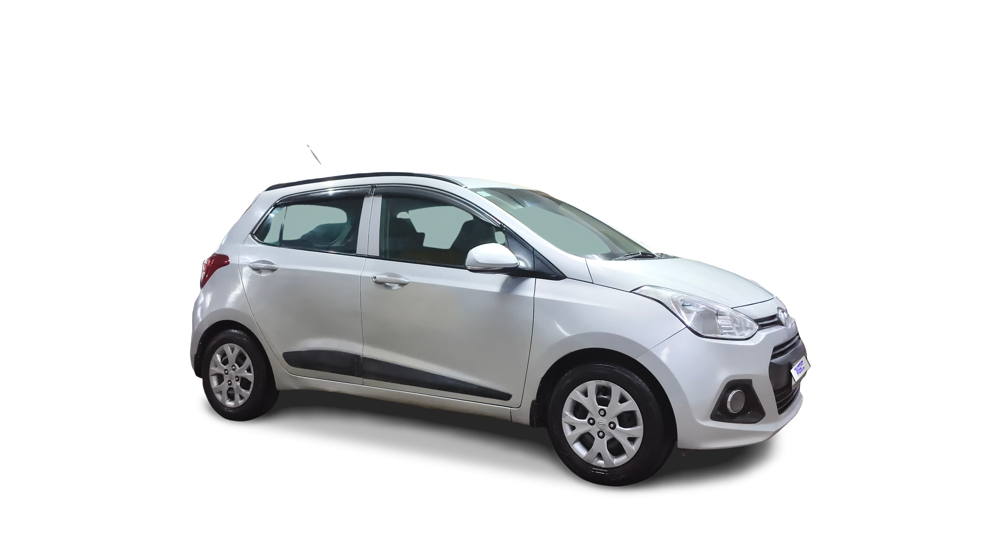 2016 Hyundai Grand i10 - Hatchback - CNG - Manual - ₹3.86 lakh
