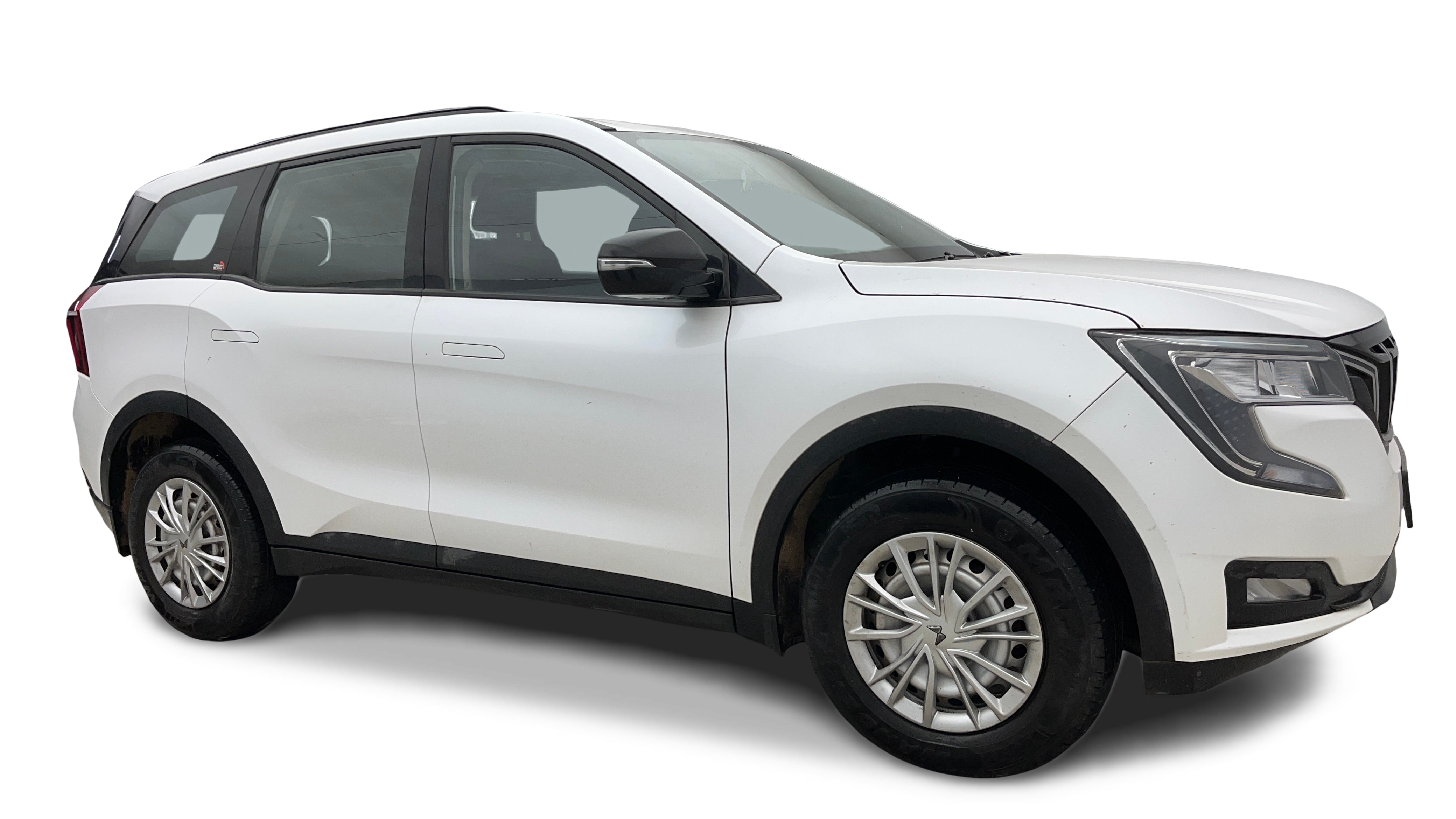 Mahindra XUV700-img