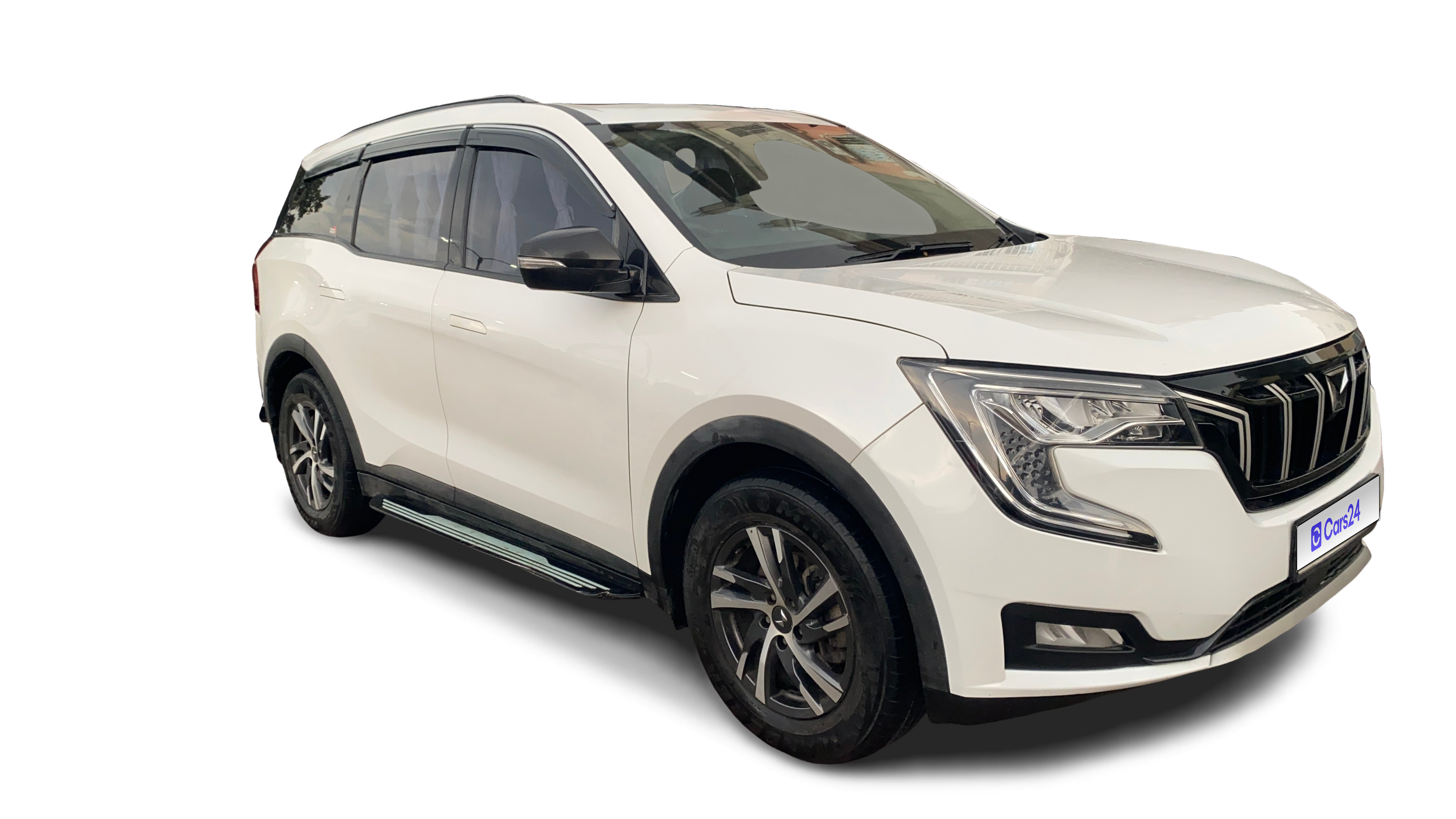 2022 Mahindra XUV700 - SUV - Petrol - Manual - ₹11.83 lakh