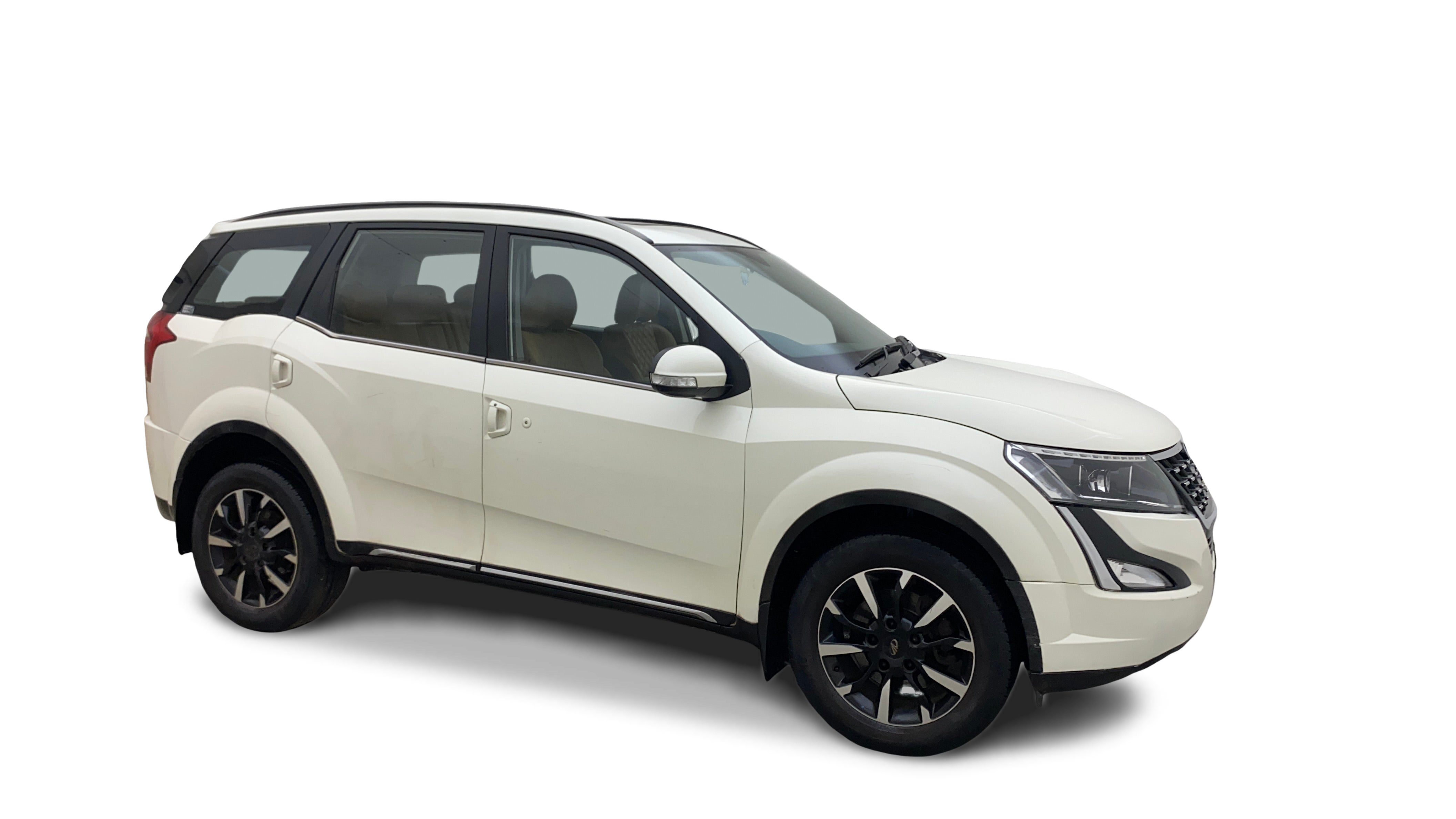 Mahindra XUV500-img