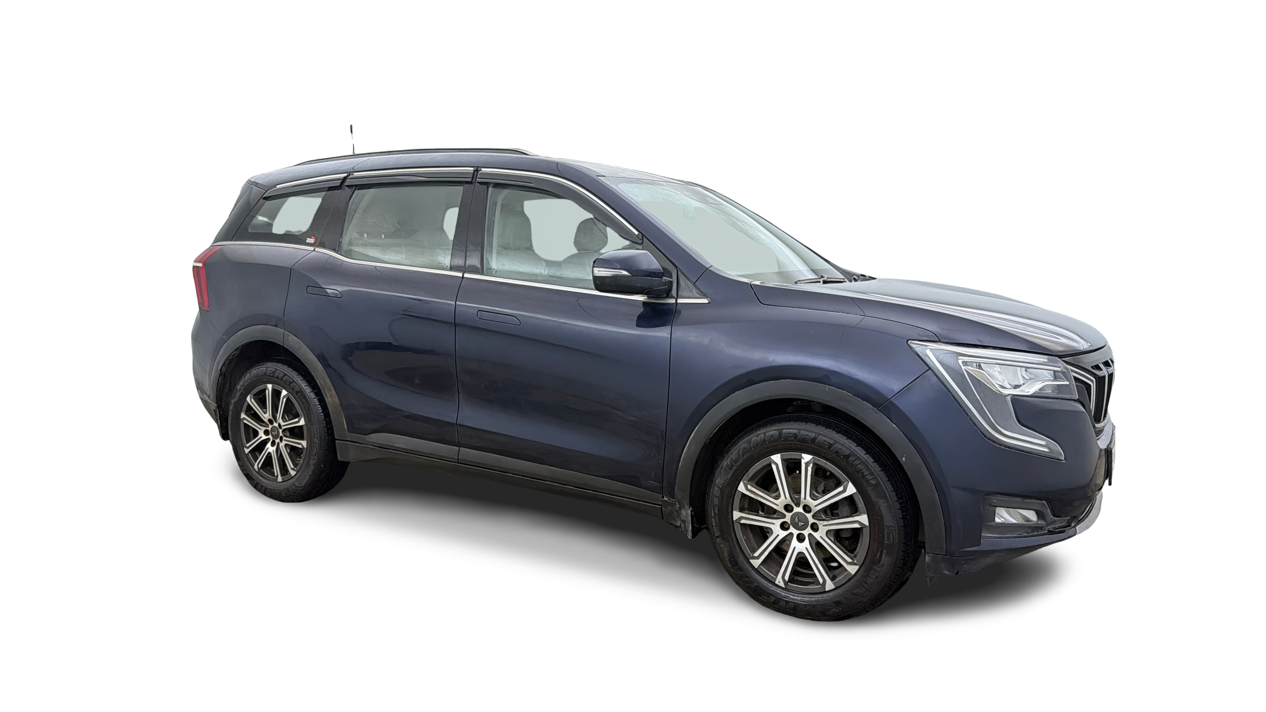 2021 Mahindra XUV700 - SUV - Petrol - Manual - ₹13.37 lakh