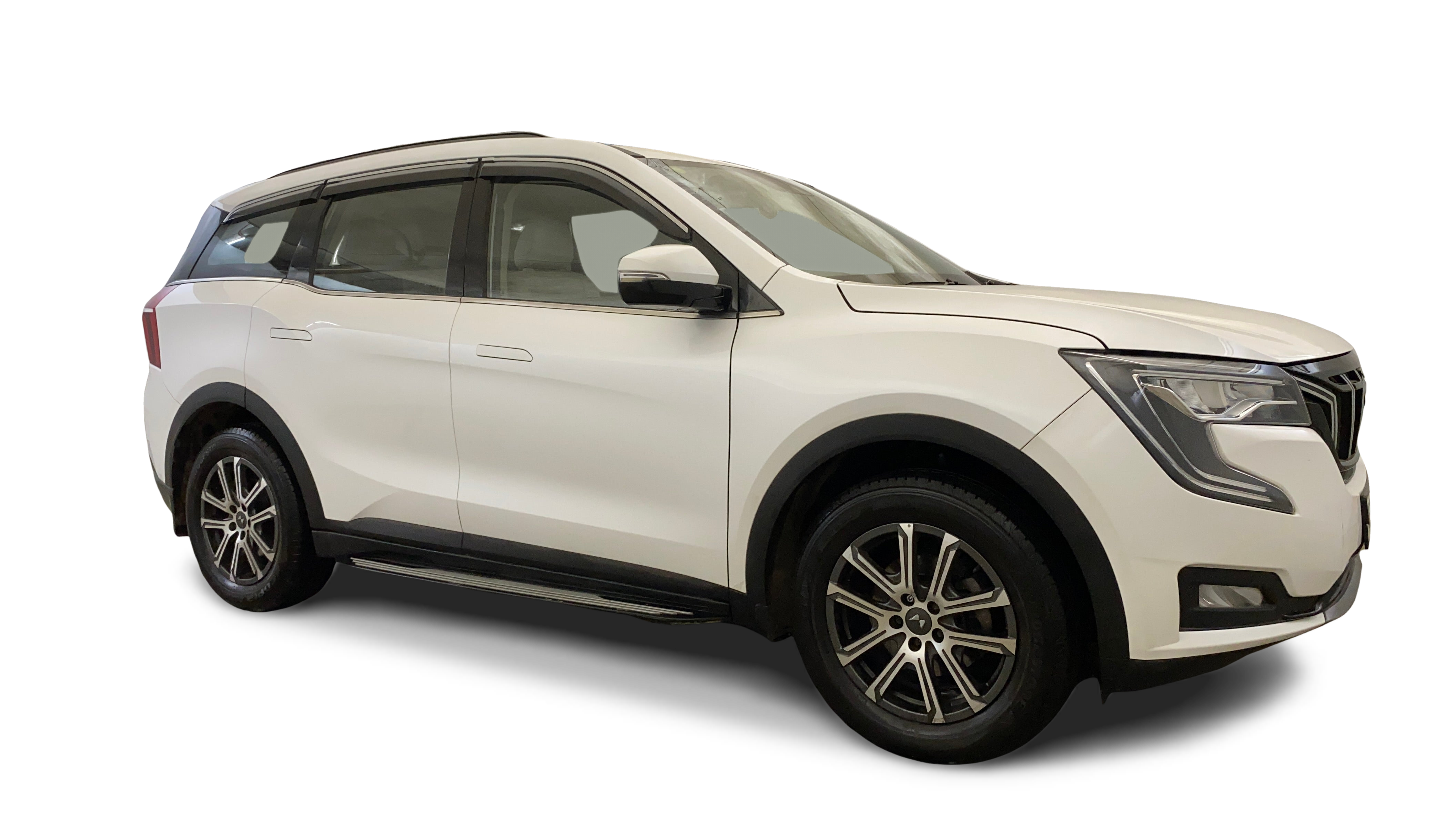 2023 Mahindra XUV700 - SUV - Petrol - Manual - ₹15.58 lakh