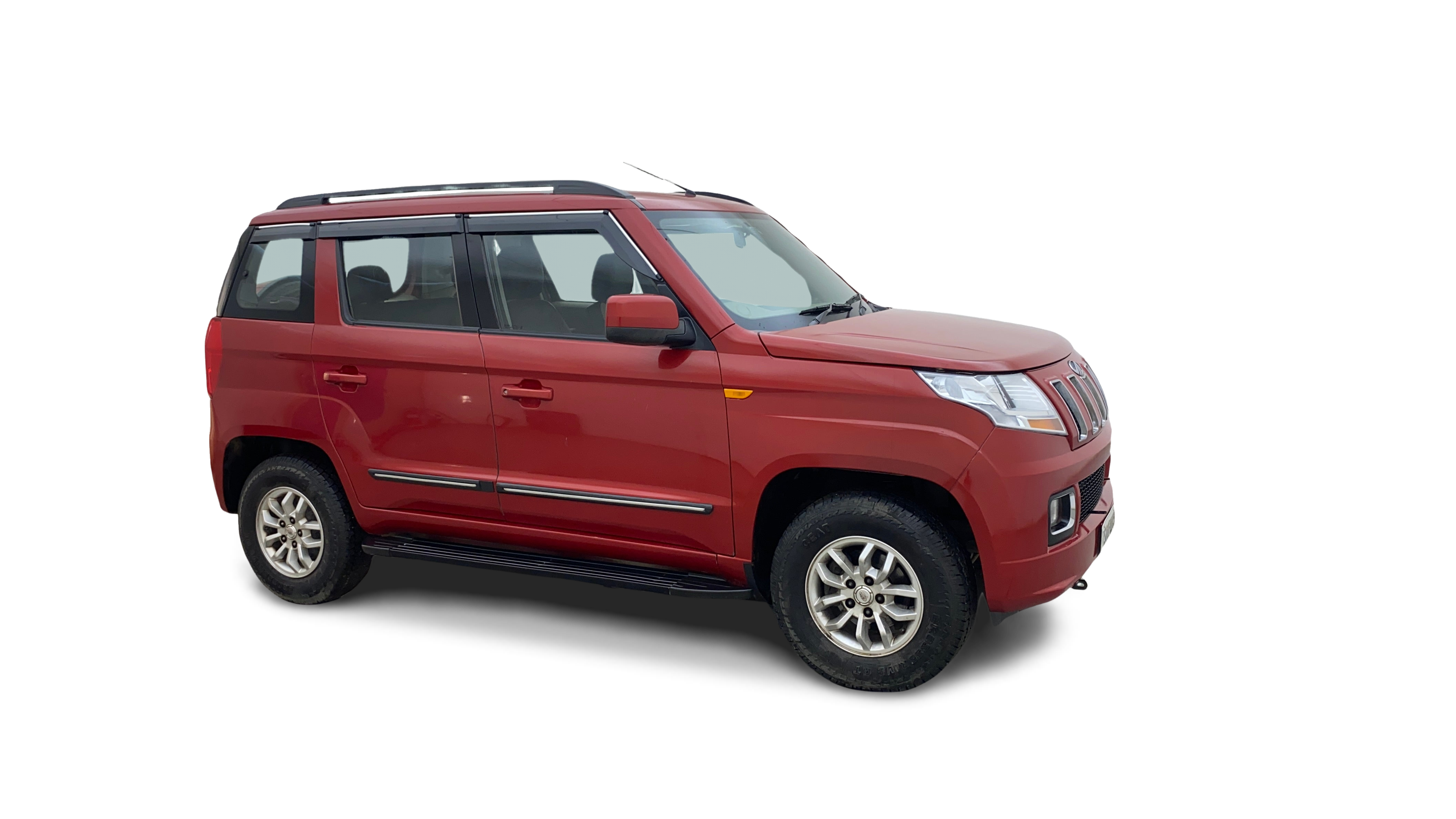 Mahindra TUV300-img