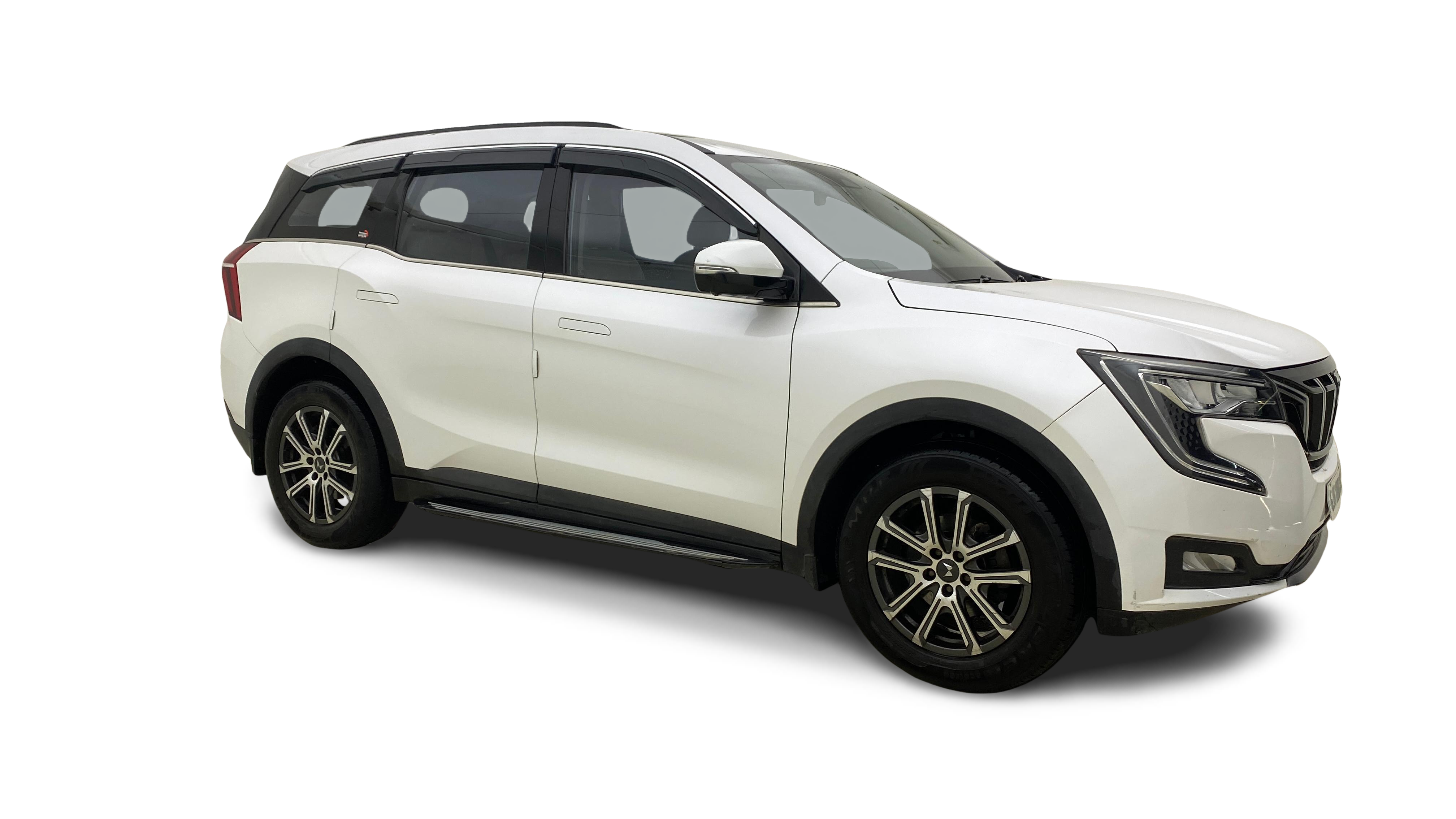 2023 Mahindra XUV700 - SUV - Petrol - Automatic - ₹16.50 lakh