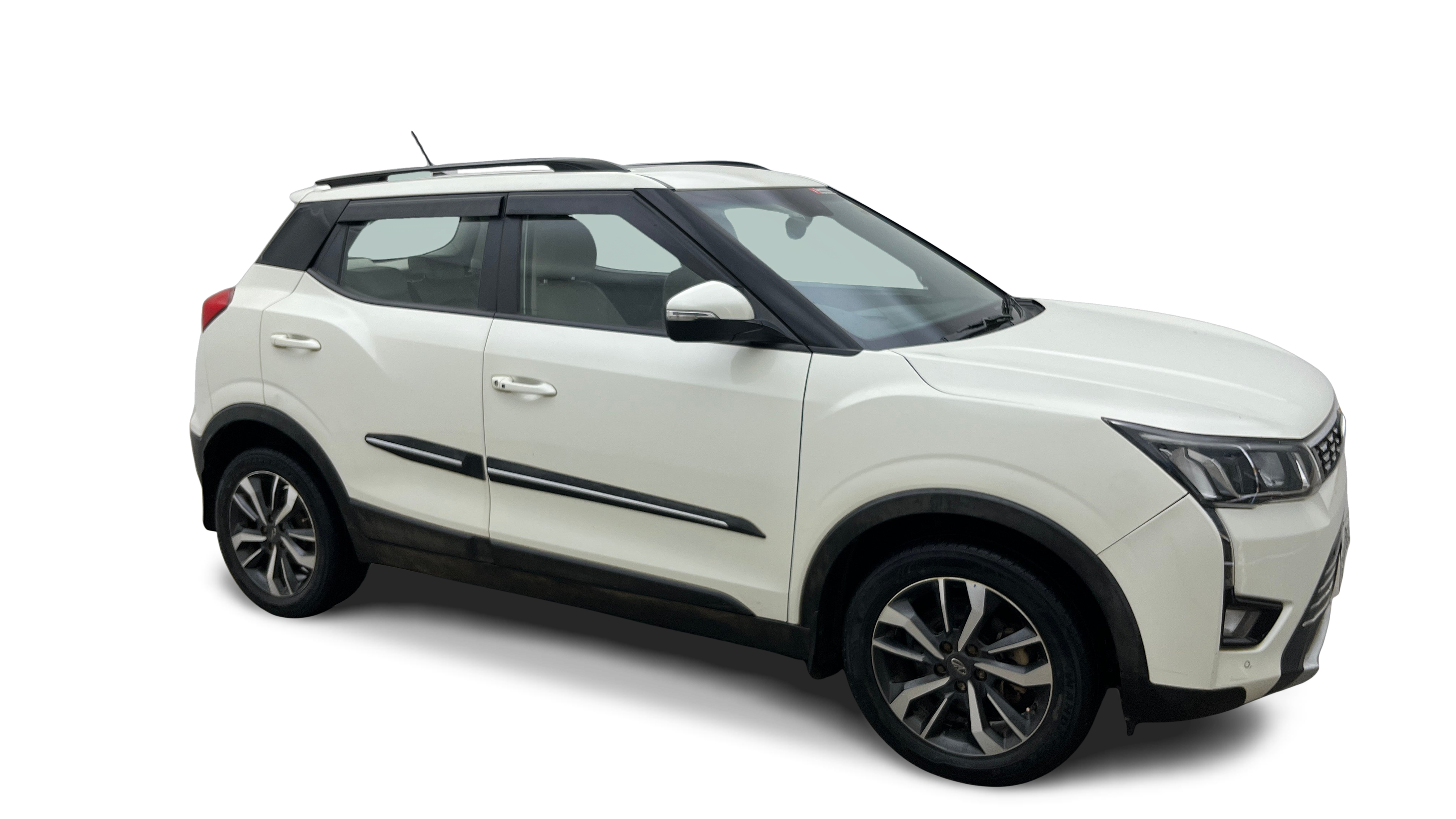 2020 Mahindra XUV300 - SUV - Petrol - Manual - ₹7.90 lakh