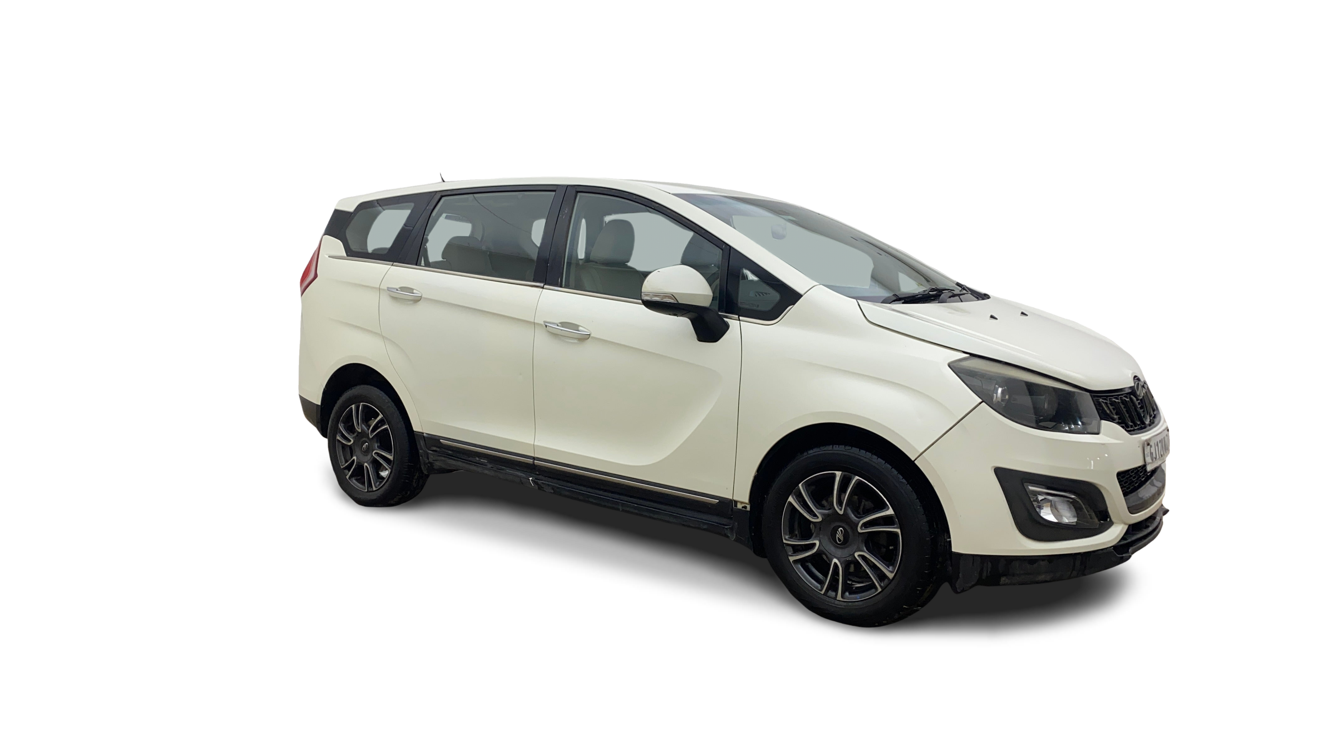 Mahindra MARAZZO-img