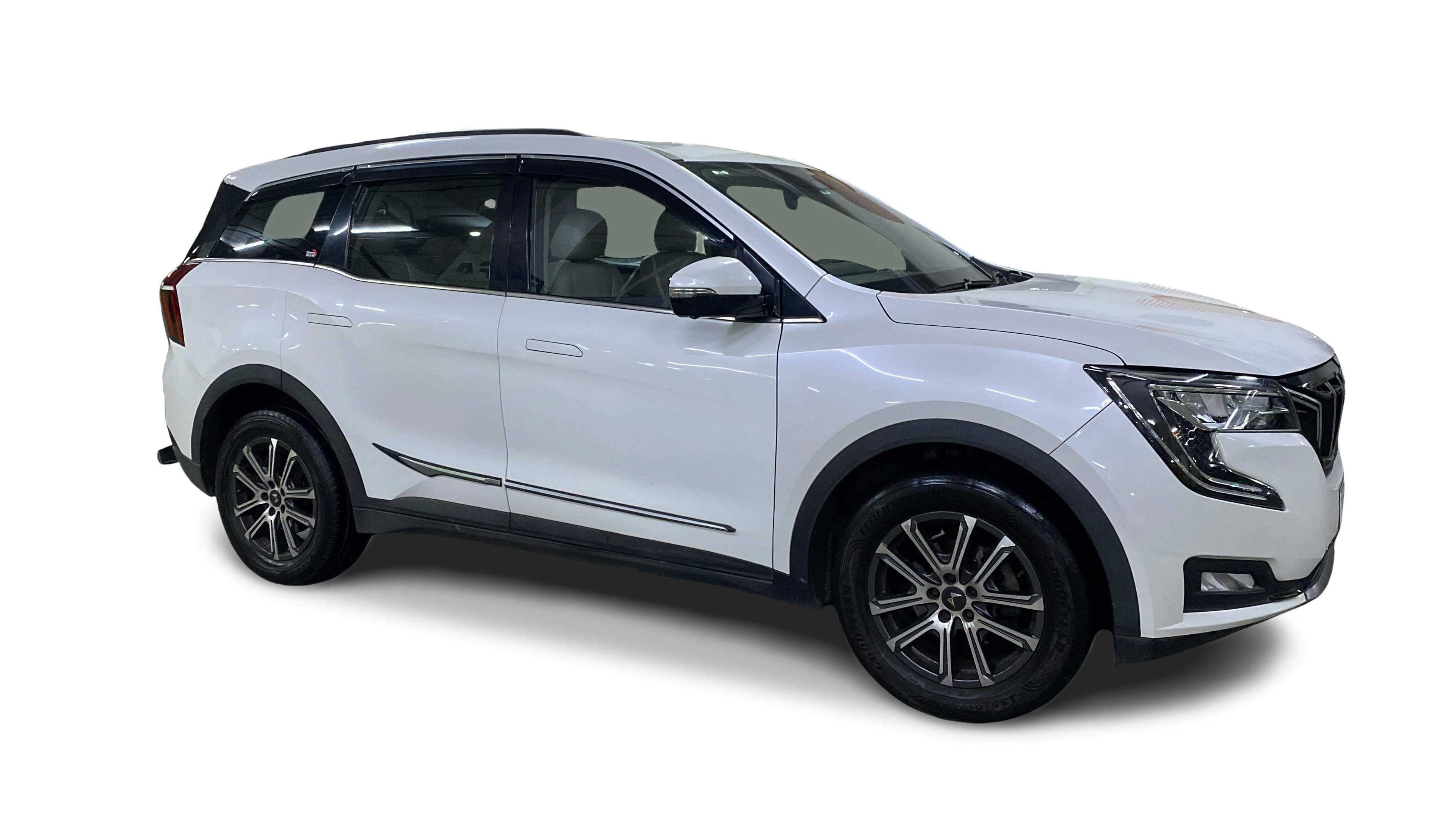 2023 Mahindra XUV700 - SUV - Petrol - Automatic - ₹16.66 lakh