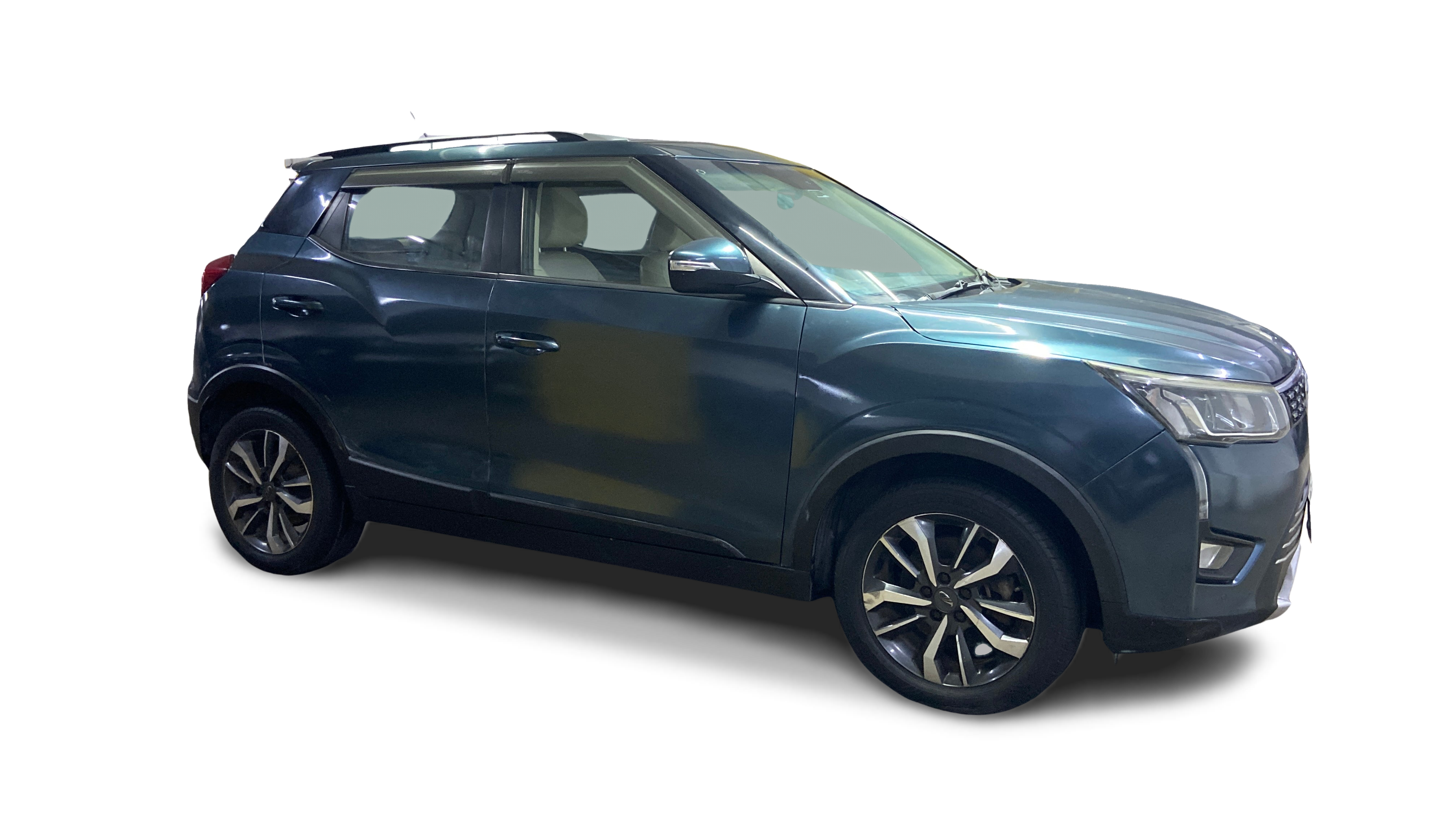 2019 Mahindra XUV300 - SUV - Diesel - Manual - ₹6.74 lakh