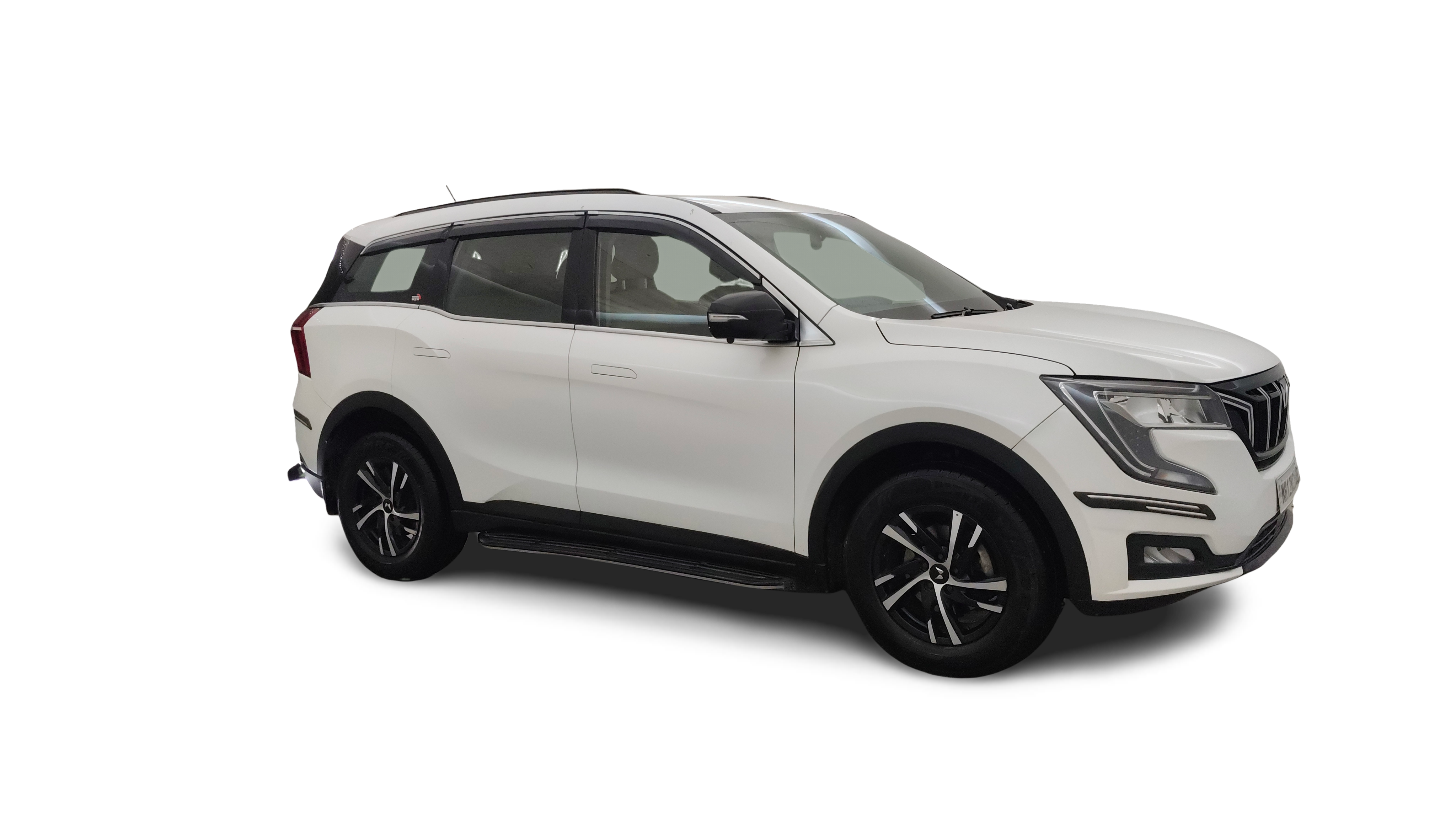 2022 Mahindra XUV700 - SUV - Petrol - Manual - ₹11.29 lakh