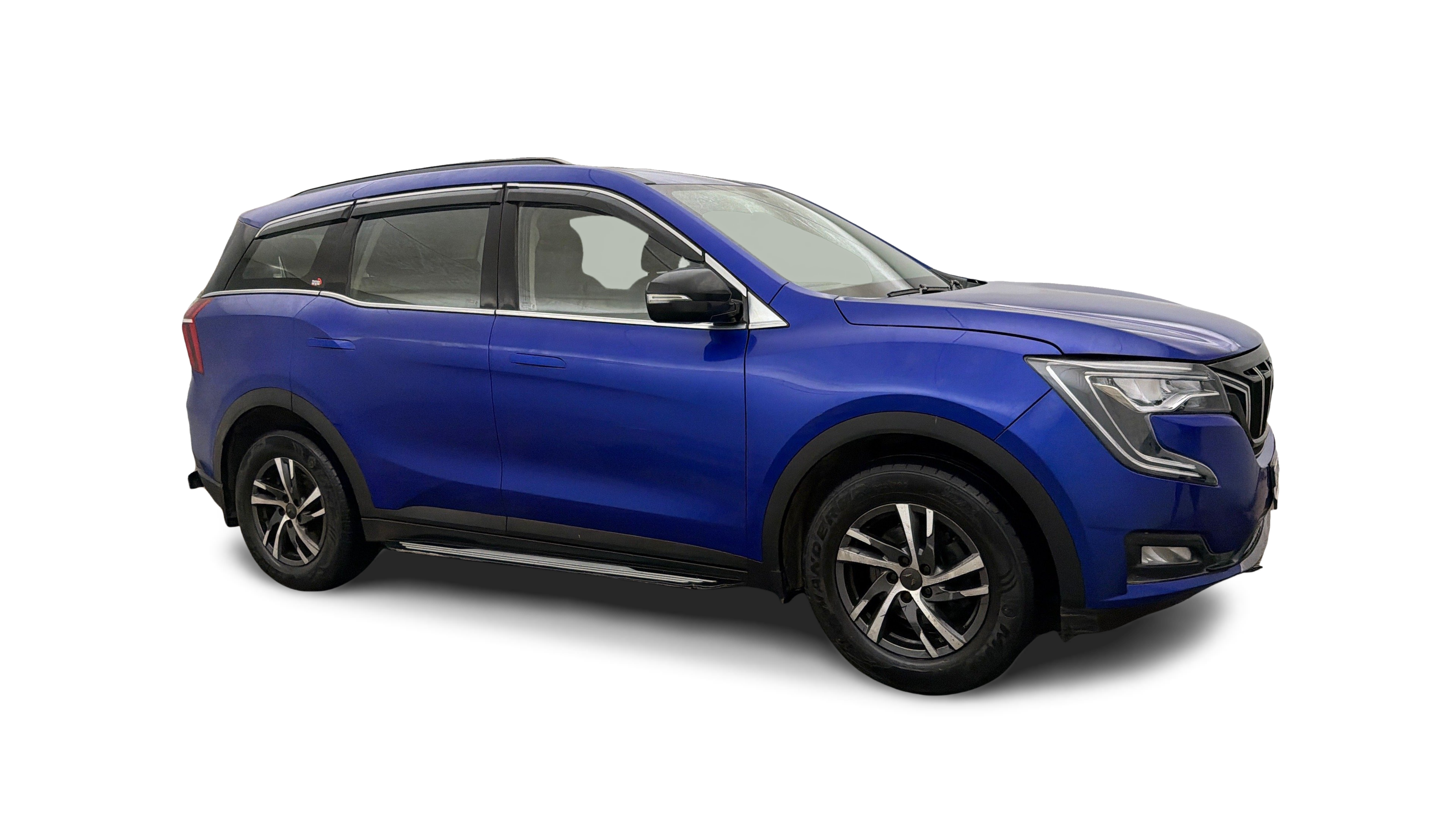 2023 Mahindra XUV700 - SUV - Petrol - Manual - ₹13.43 lakh