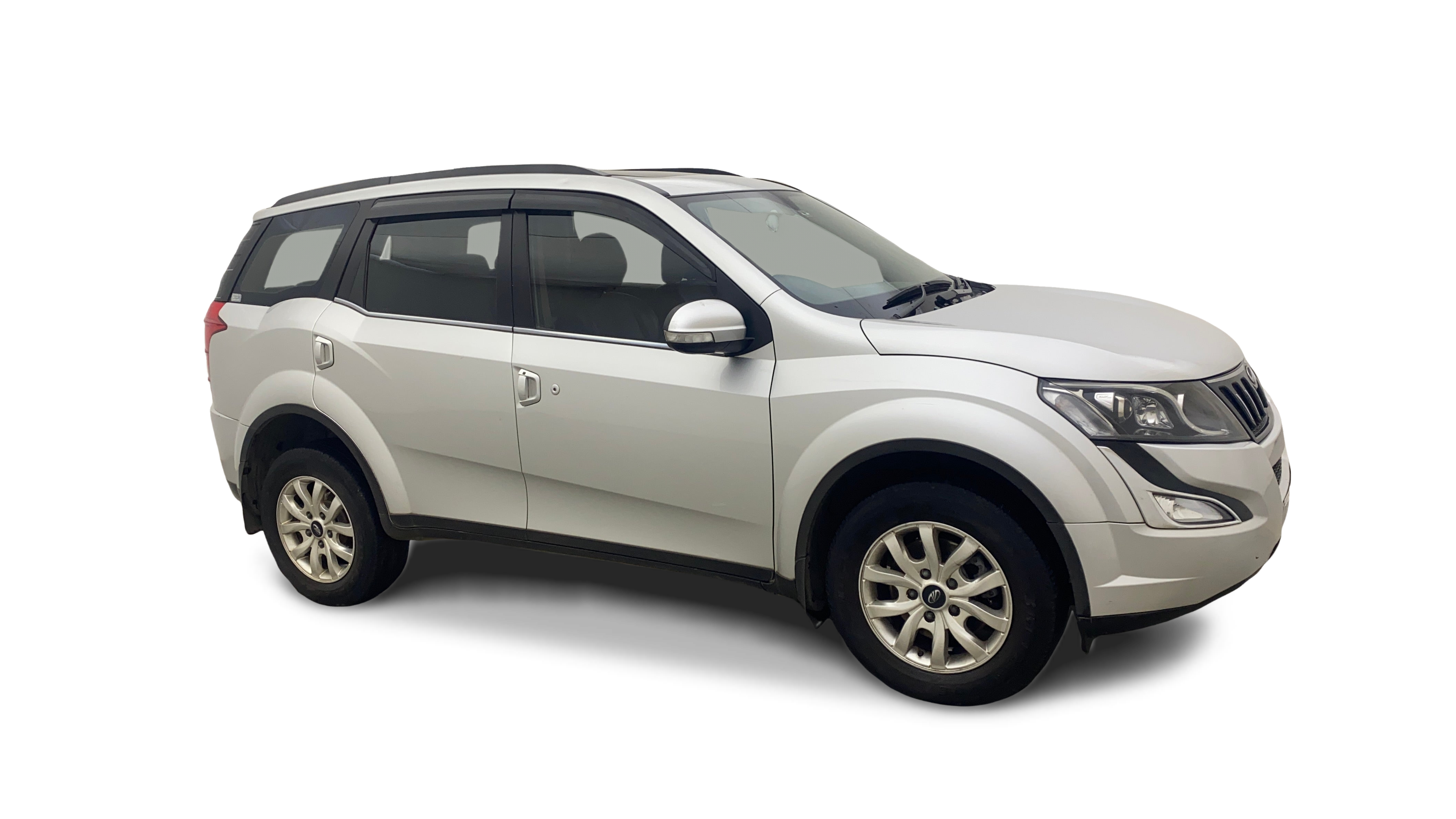 Mahindra XUV500-img