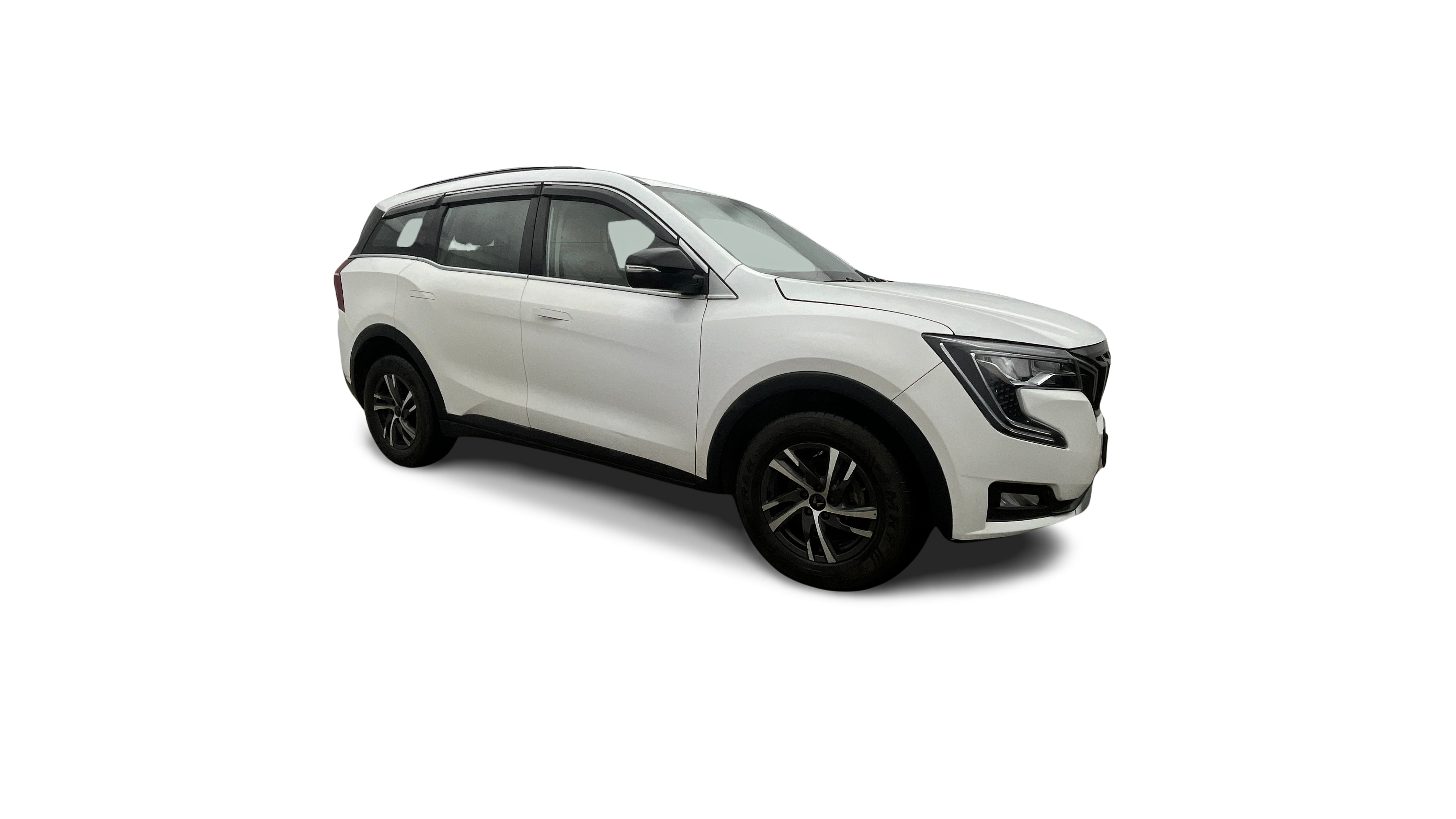 2025 Mahindra XUV700 - SUV - Petrol - Manual - ₹14.66 lakh