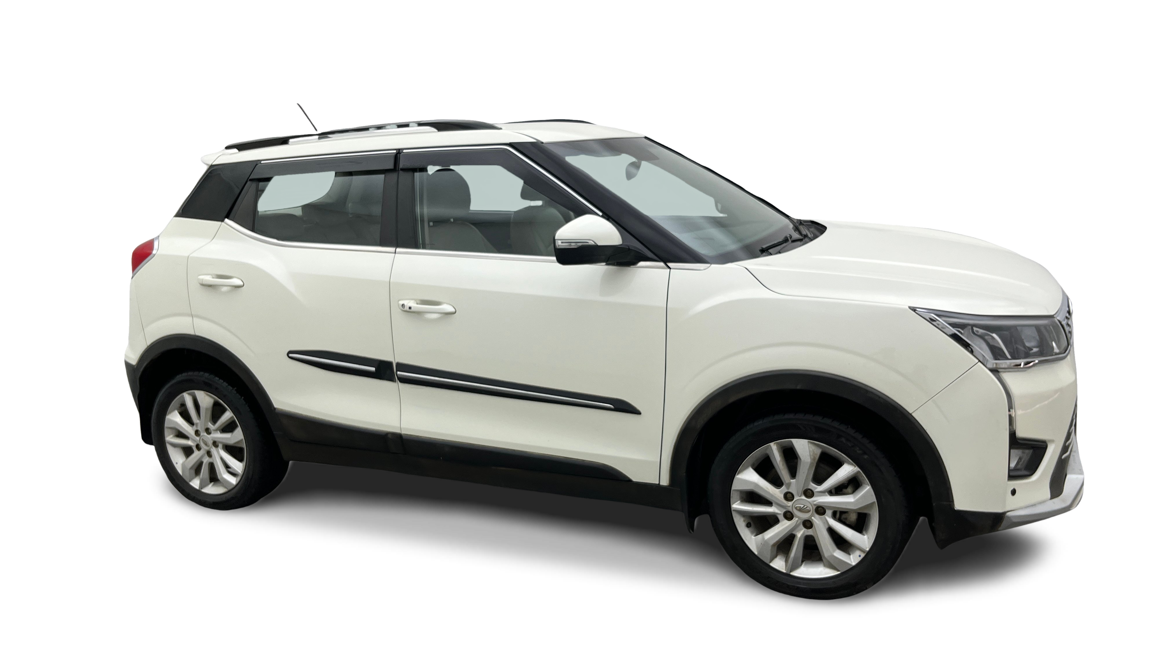 2020 Mahindra XUV300 - SUV - Petrol - Manual - ₹7.20 lakh