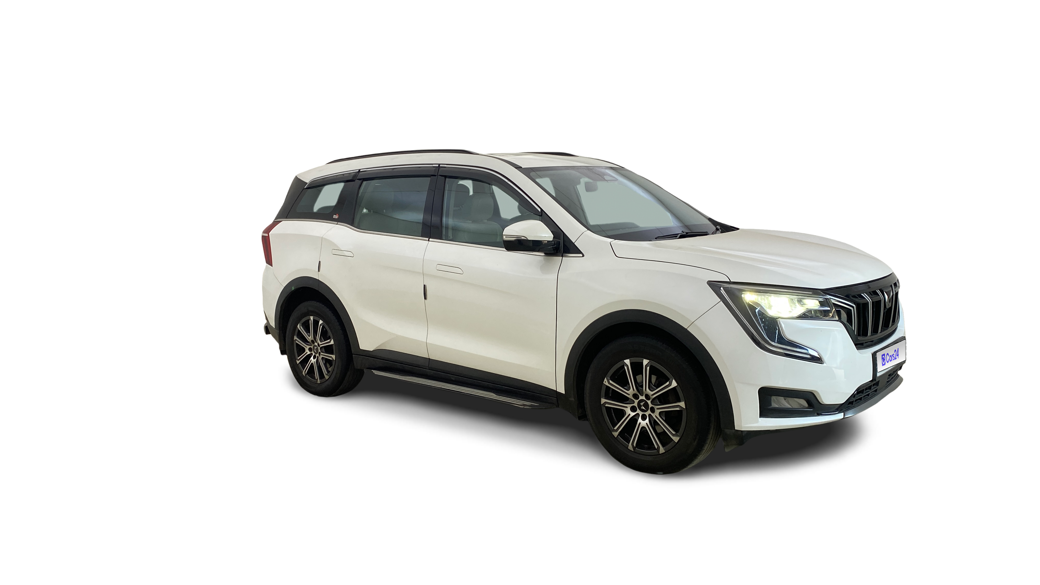 2021 Mahindra XUV700 - SUV - Petrol - Automatic - ₹13.76 lakh