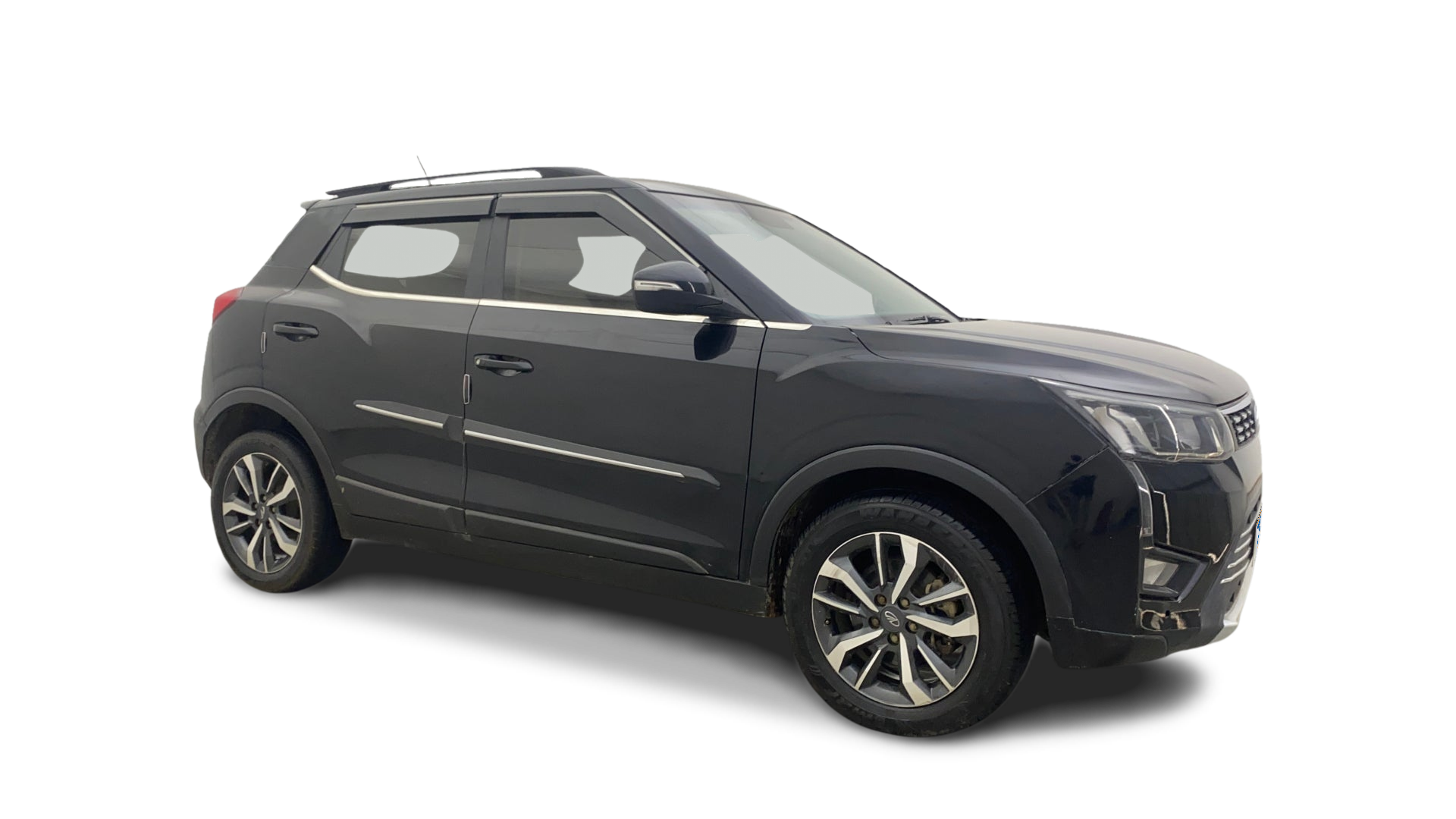 Mahindra XUV300-img