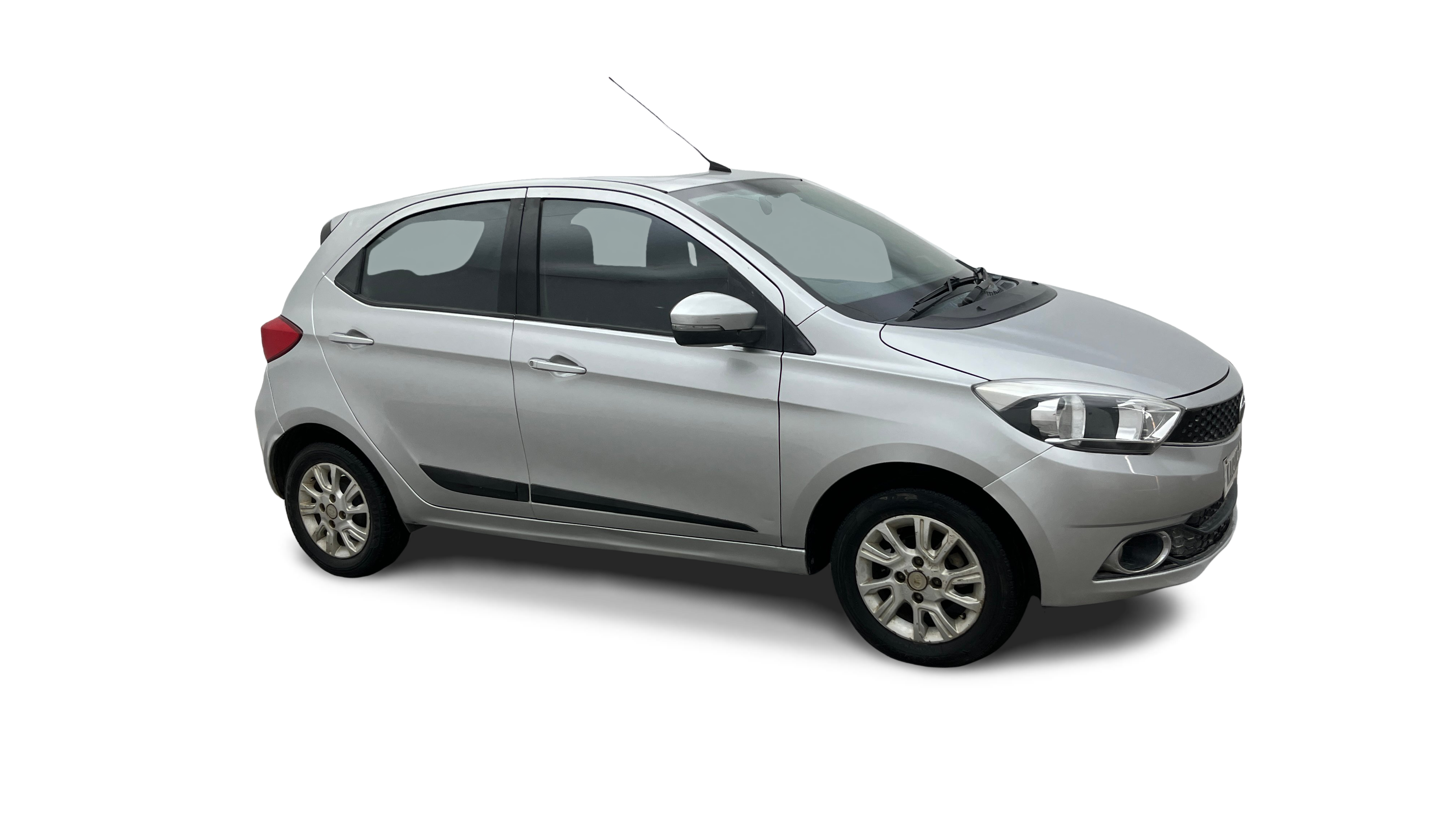 2016 Tata Tiago - Hatchback - Petrol - Manual - ₹2.96 lakh
