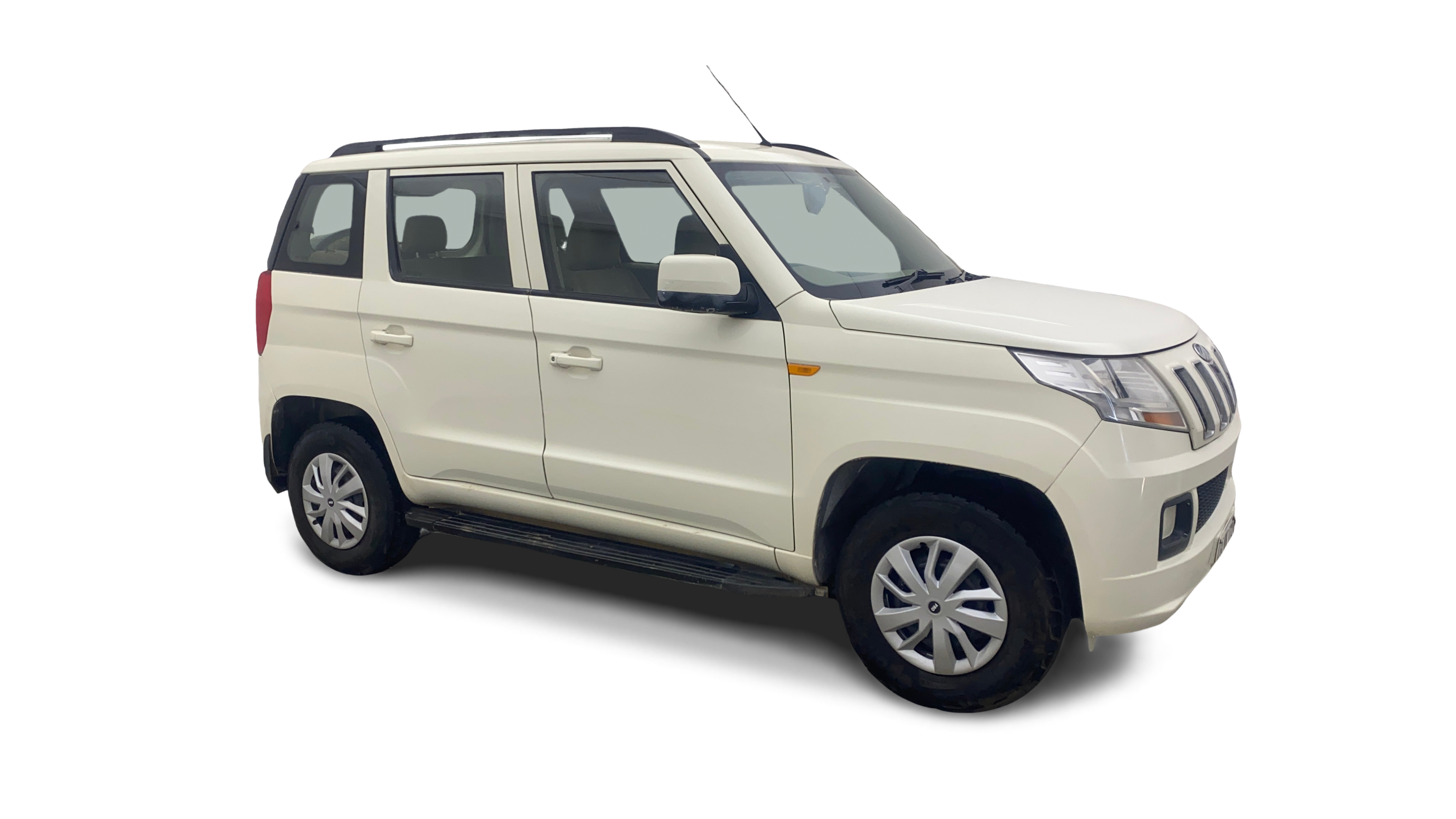 Mahindra TUV300-img