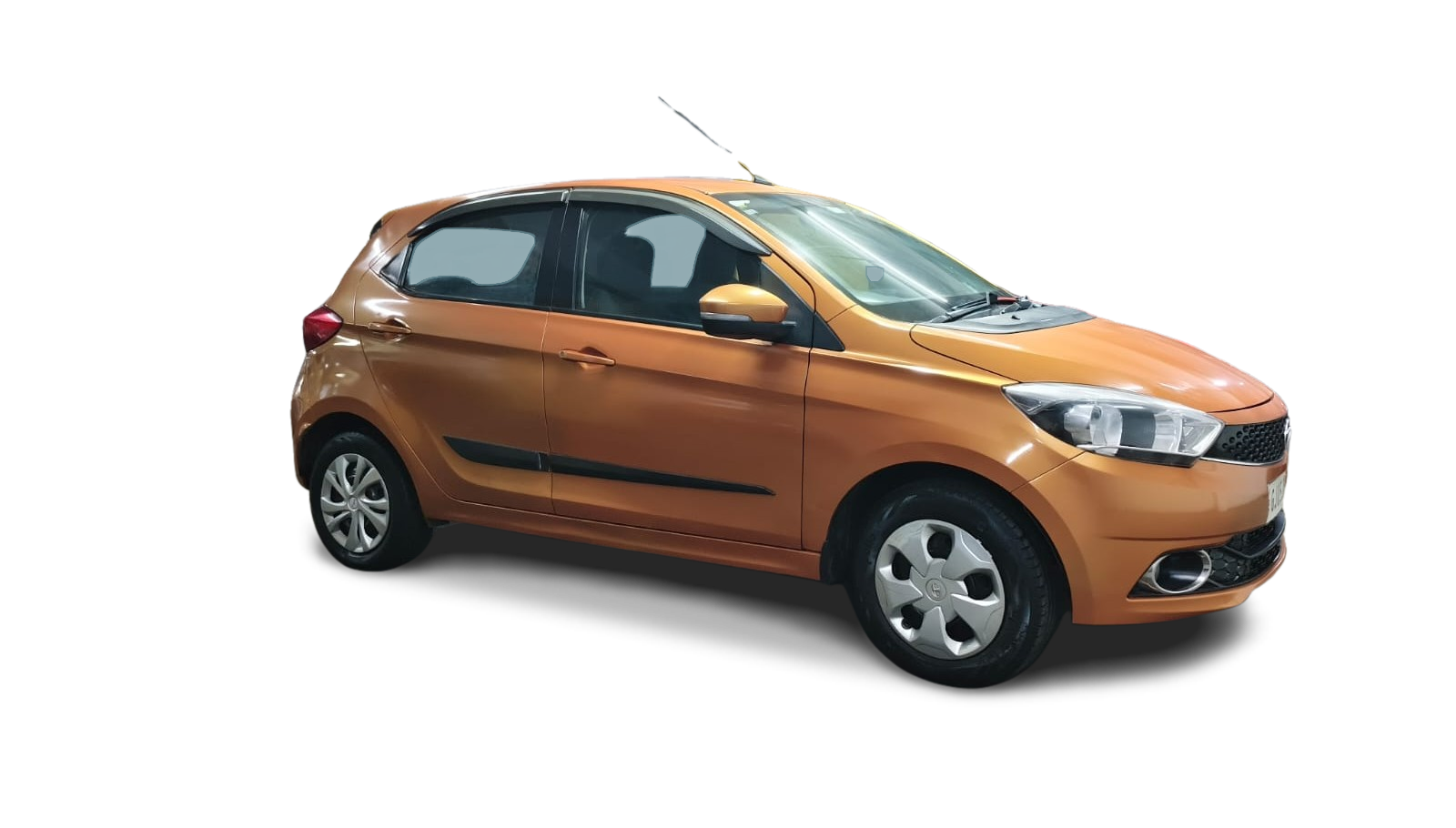 2016 Tata Tiago - Hatchback - Petrol - Manual - ₹3.02 lakh