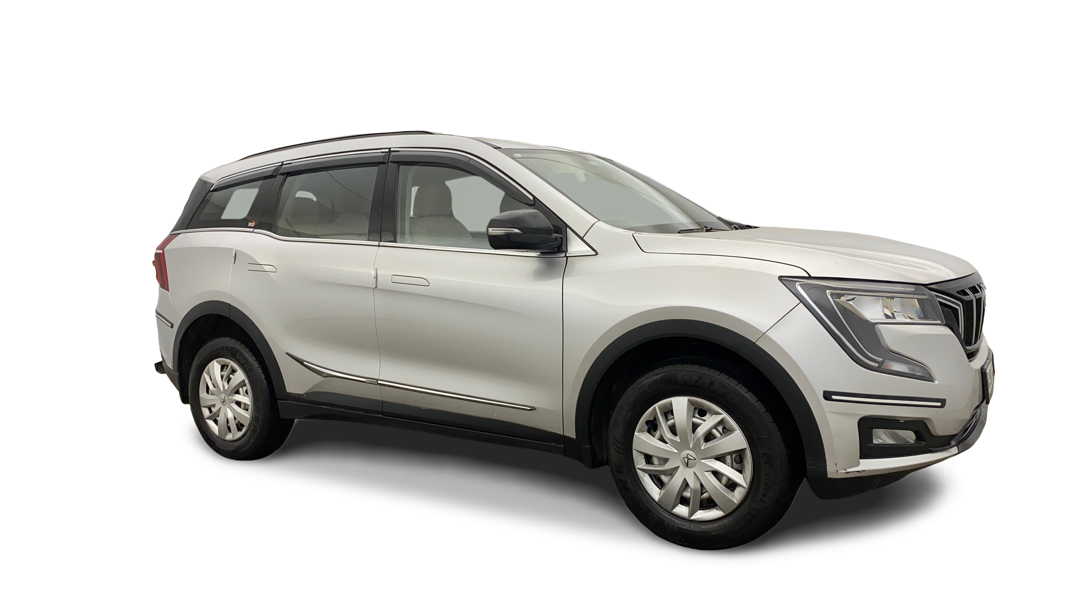 2024 Mahindra XUV700 - SUV - Petrol - Manual - ₹11.14 lakh
