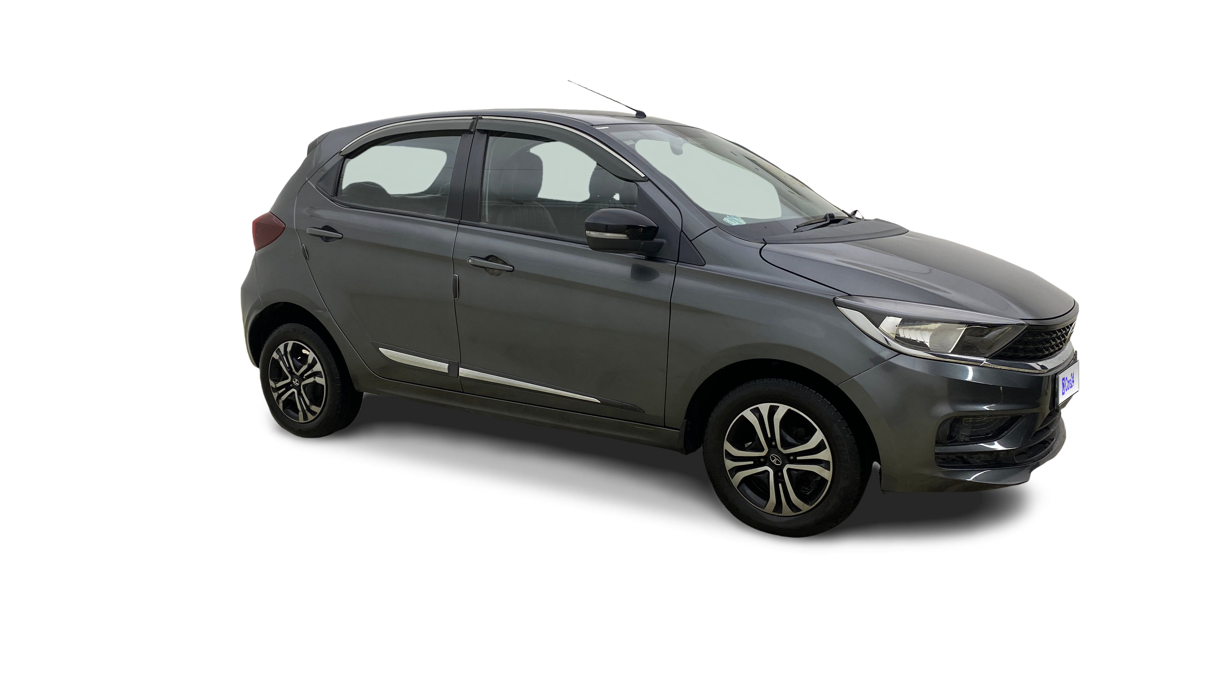 2022 Tata Tiago - Hatchback - CNG - Manual - ₹4.45 lakh