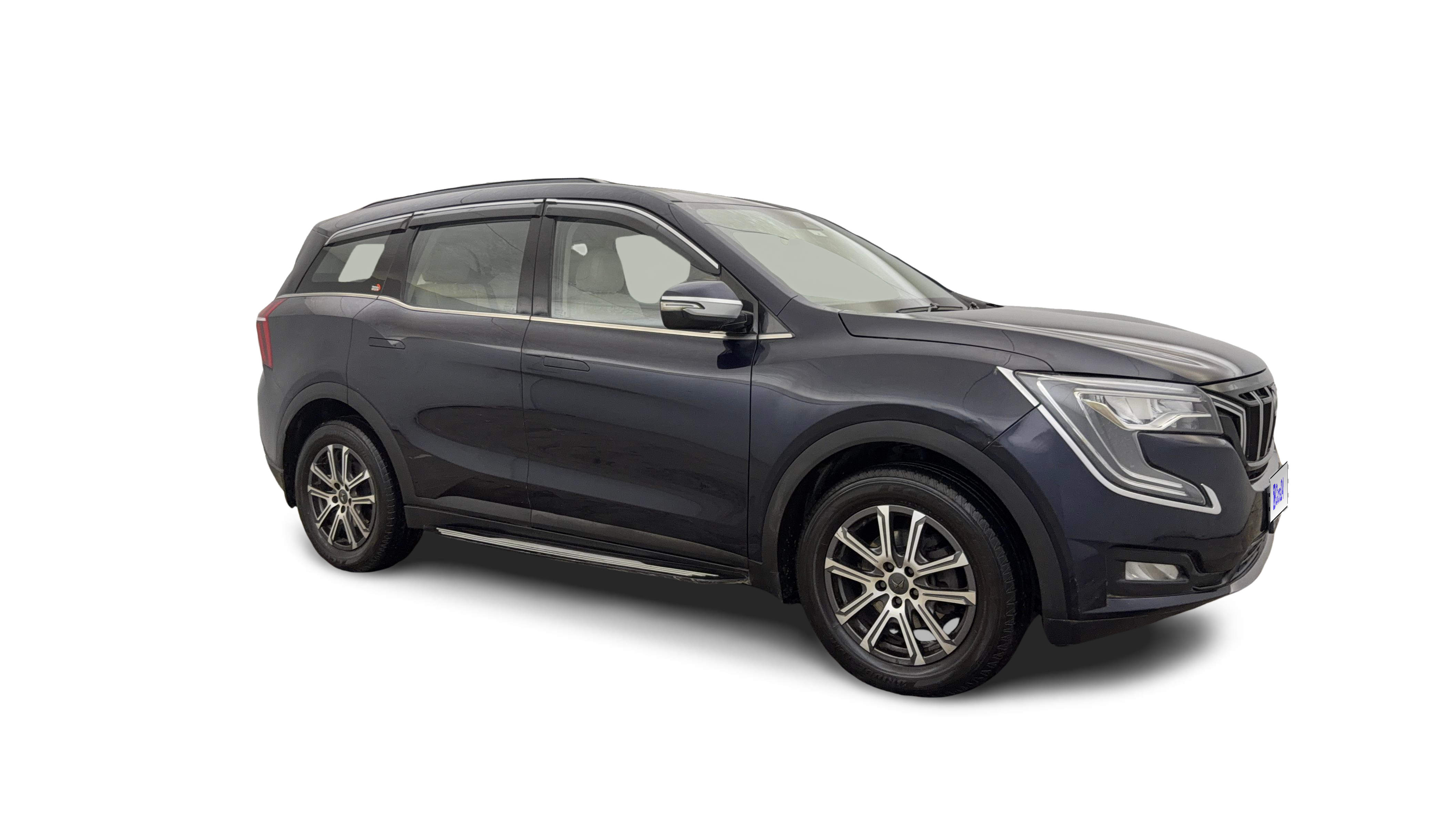 2023 Mahindra XUV700 - SUV - Petrol - Manual - ₹14.30 lakh