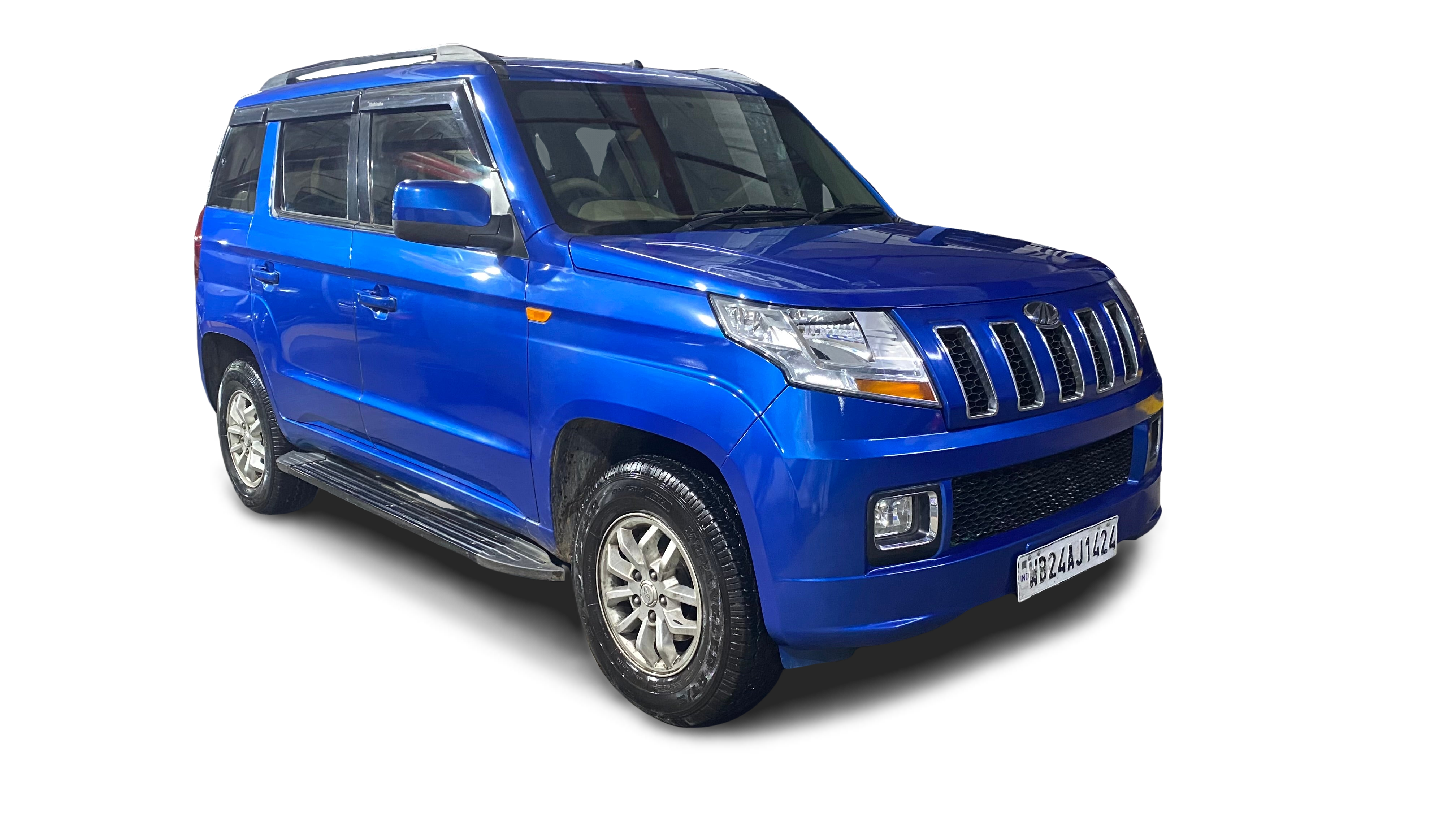 Mahindra TUV300-img