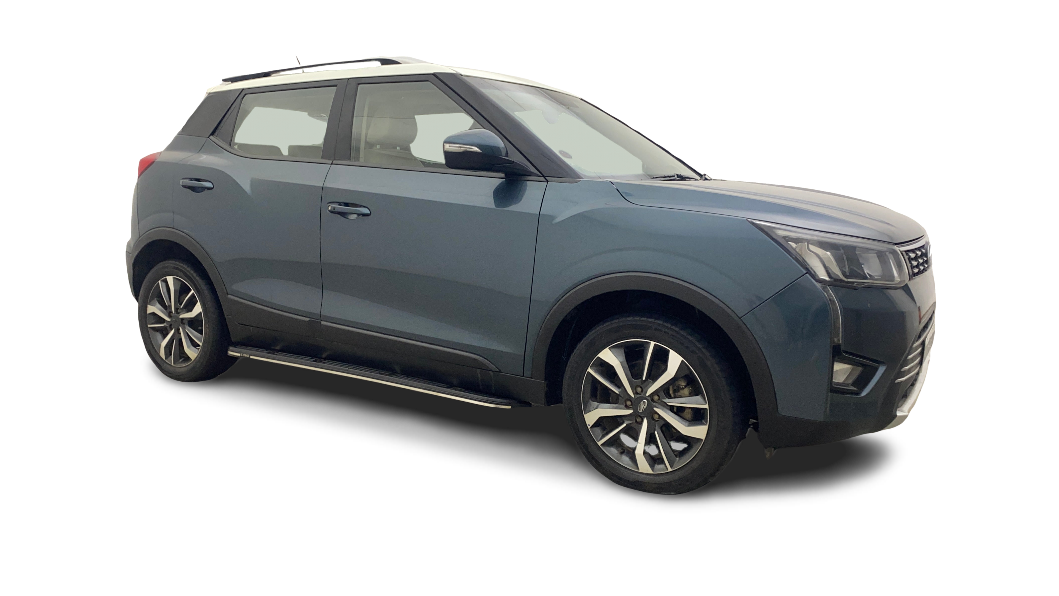 Mahindra XUV300-img