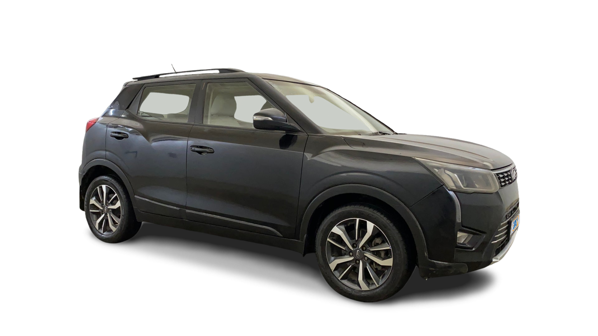 Mahindra XUV300-img