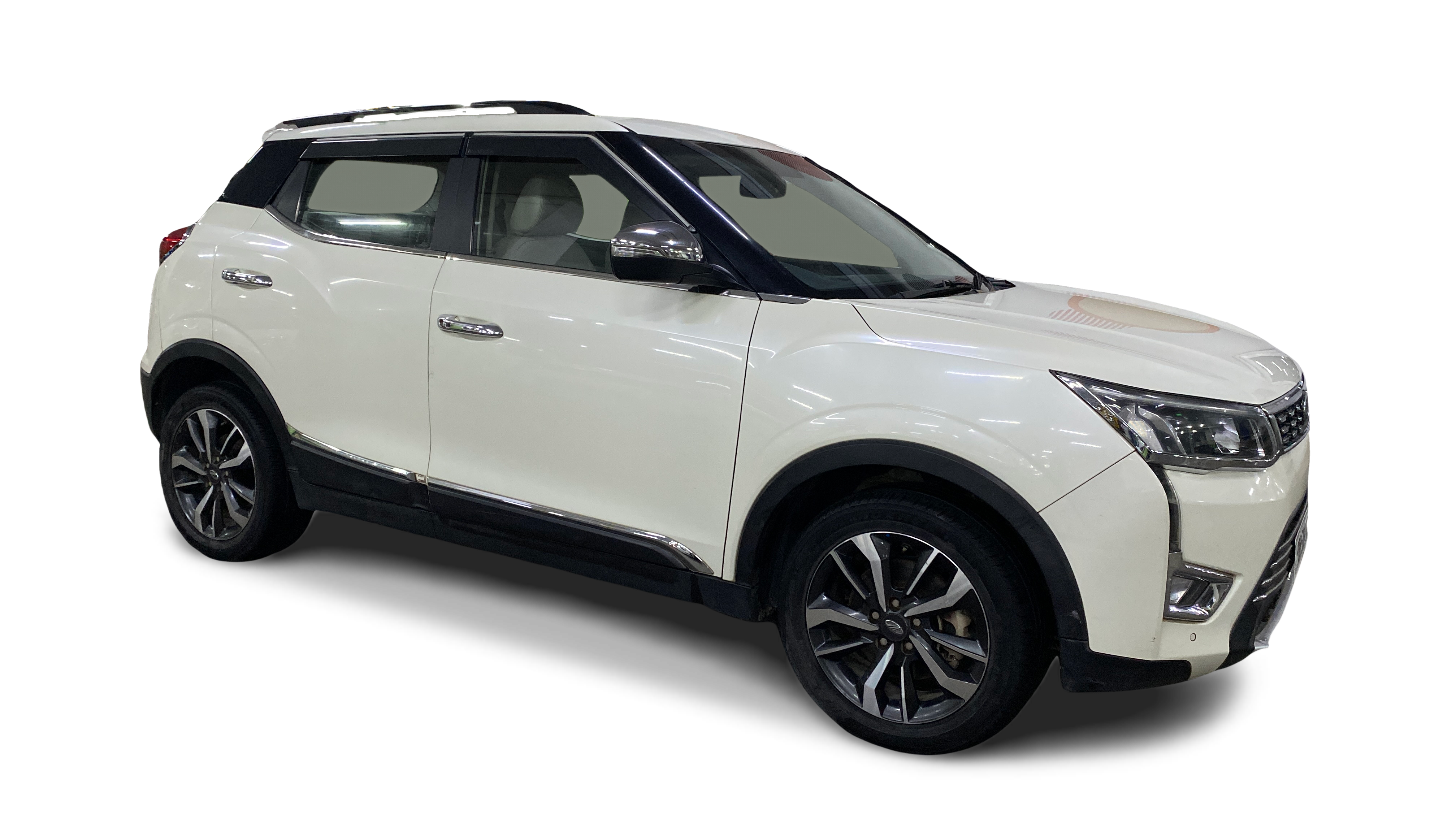 2022 Mahindra XUV300 - SUV - Petrol - Manual - ₹7.02 lakh
