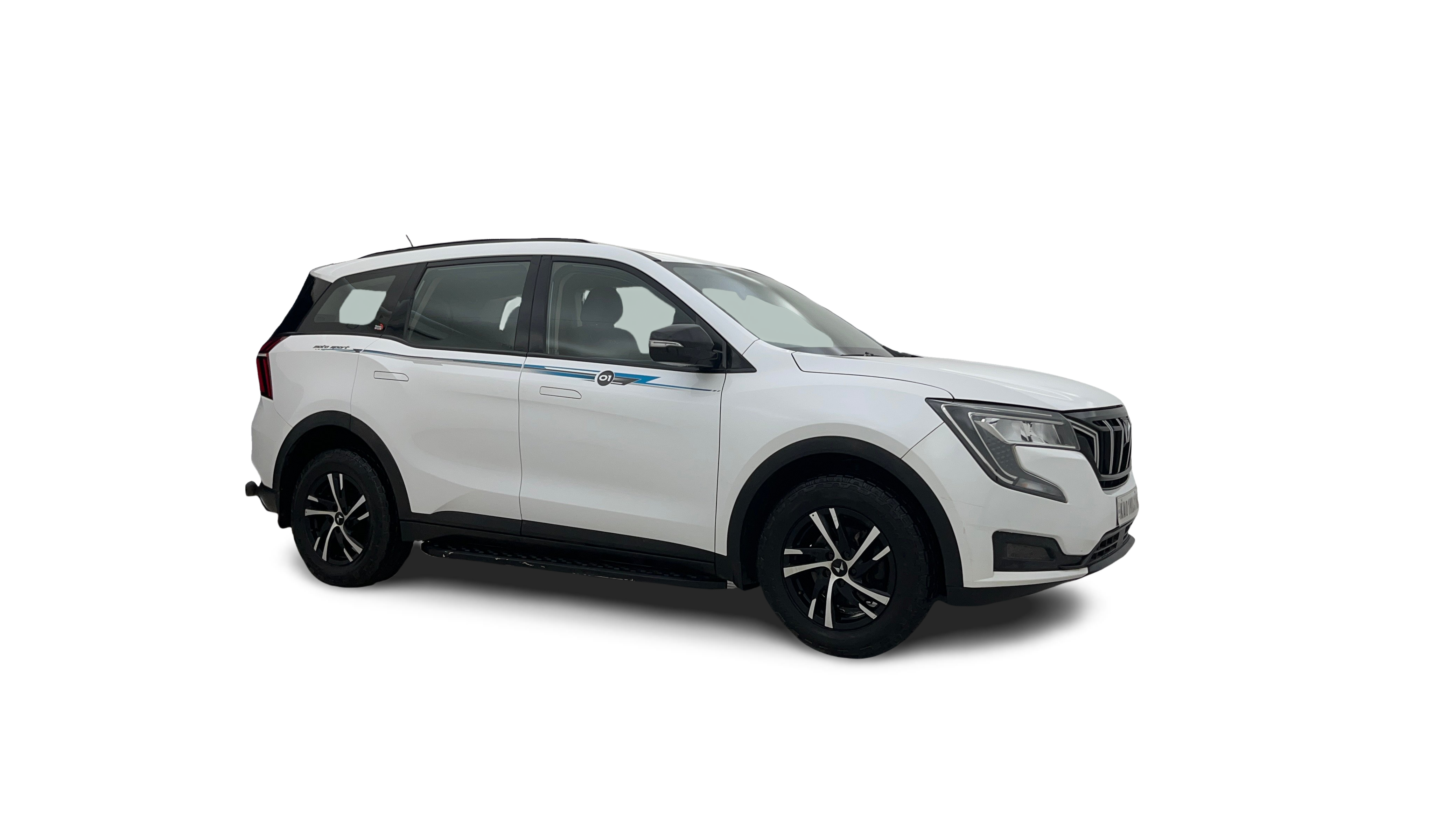 2022 Mahindra XUV700 - SUV - Petrol - Manual - ₹9.57 lakh