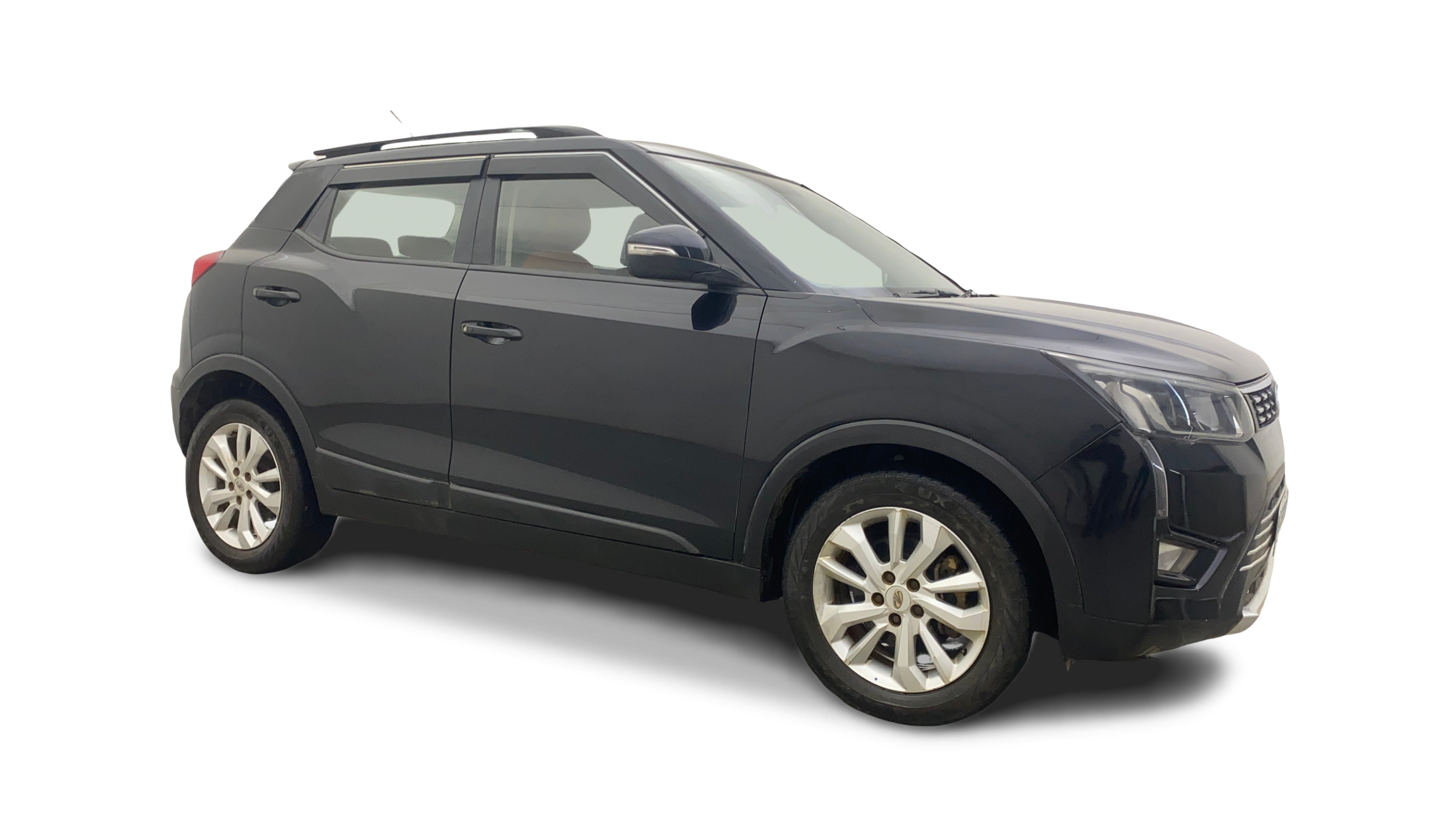 Mahindra XUV300-img