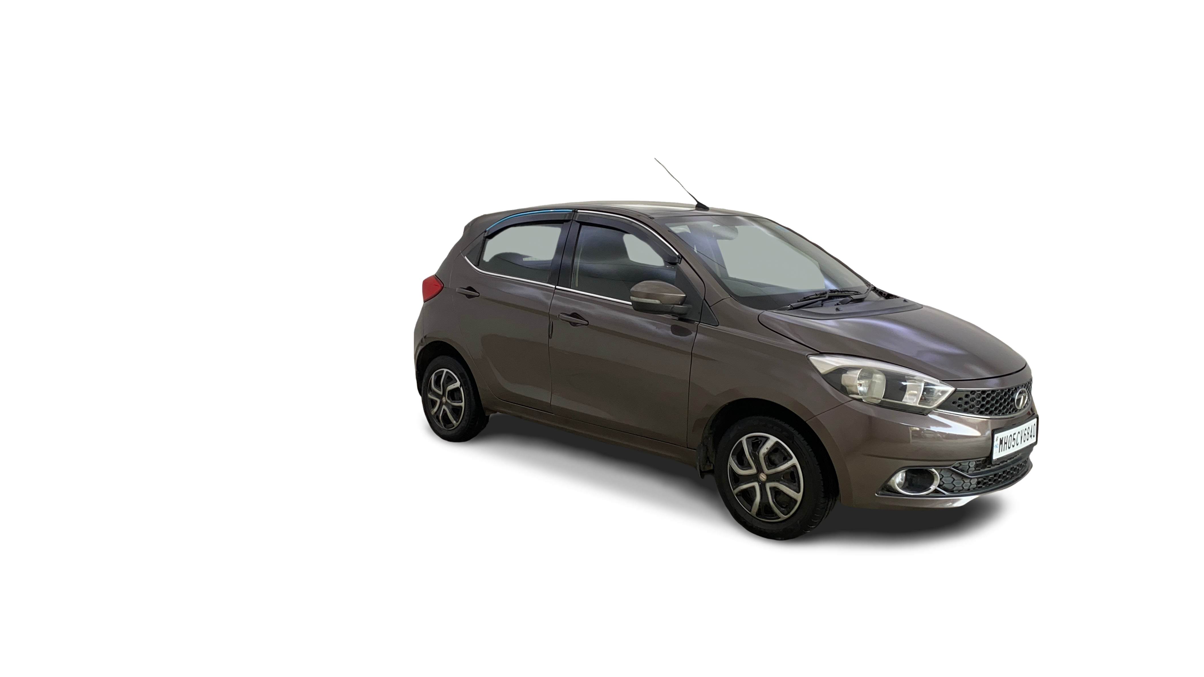 2016 Tata Tiago - Hatchback - CNG - Manual - ₹2.90 lakh