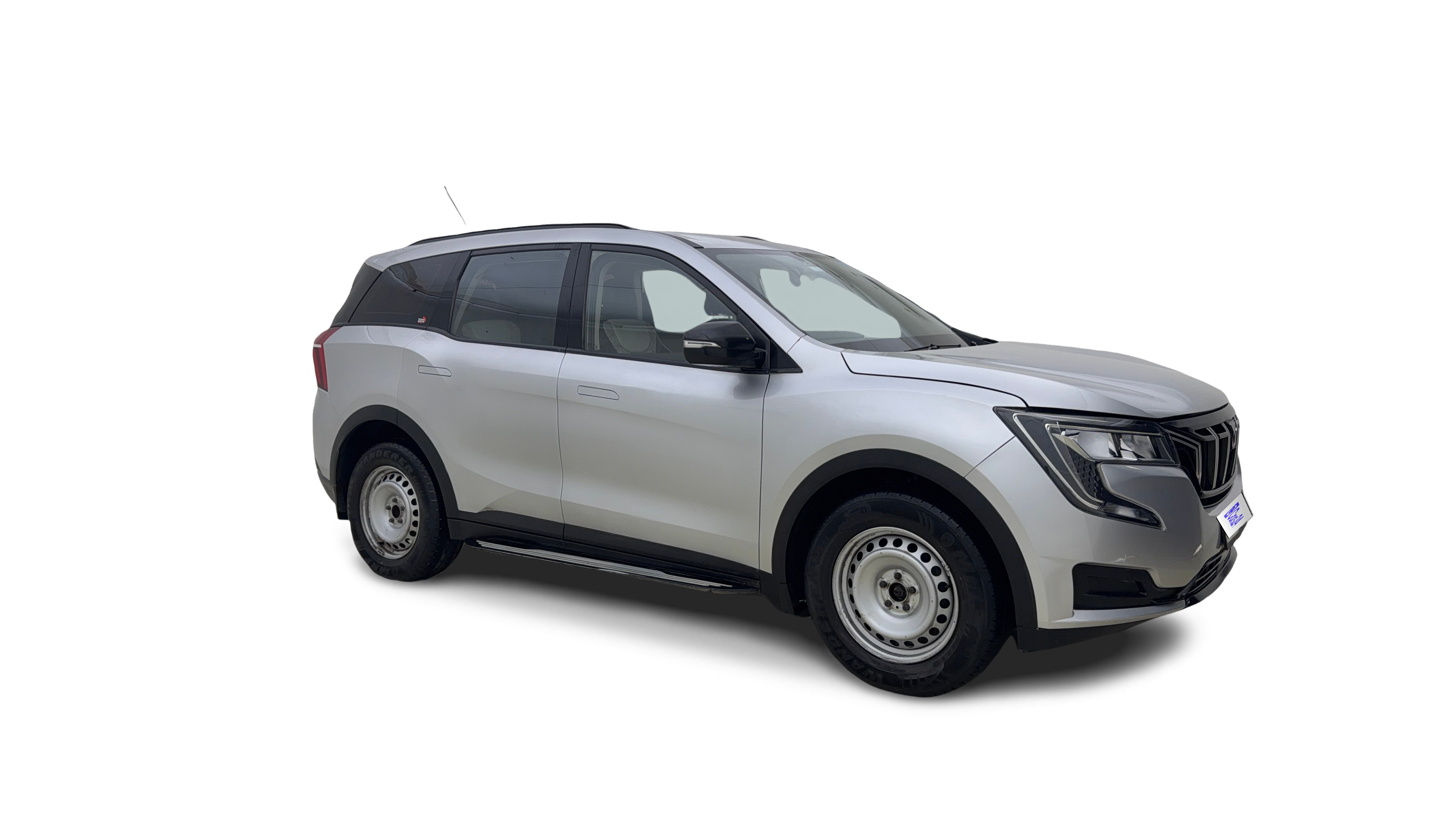 2022 Mahindra XUV700 - SUV - Petrol - Manual - ₹9.66 lakh