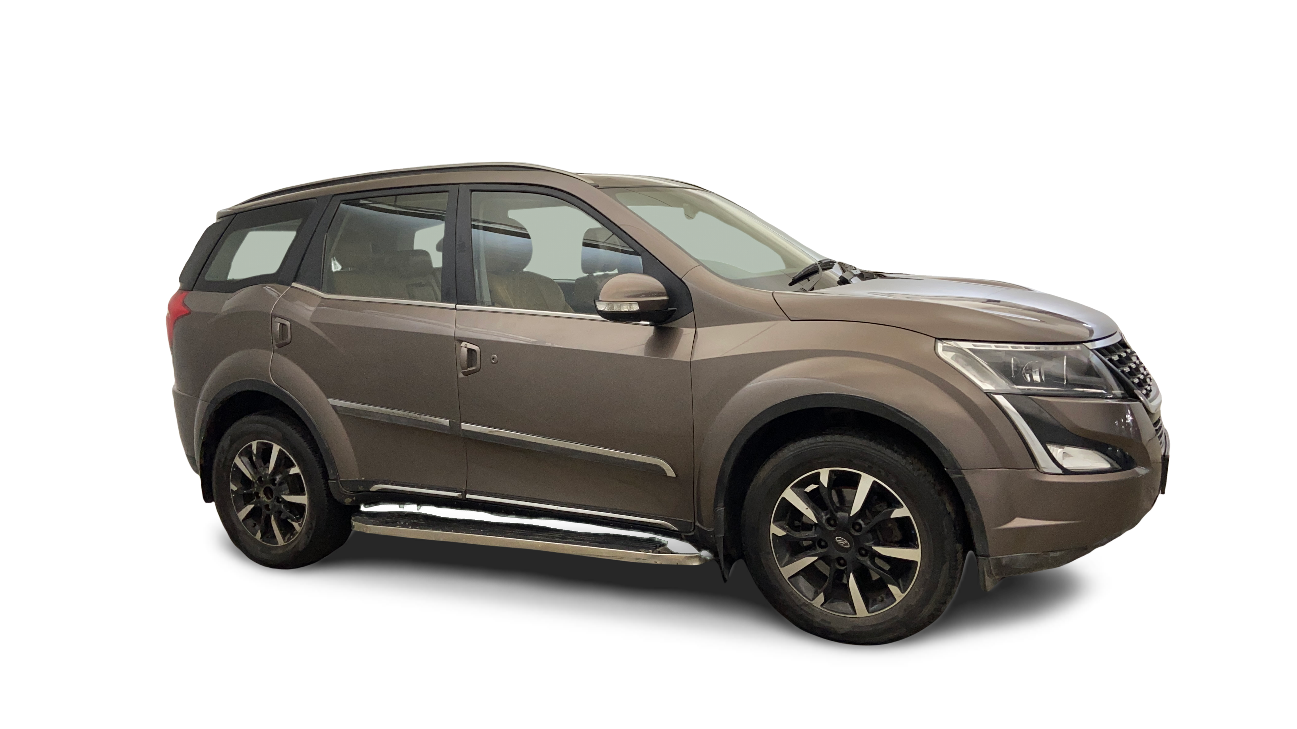 Mahindra XUV500-img